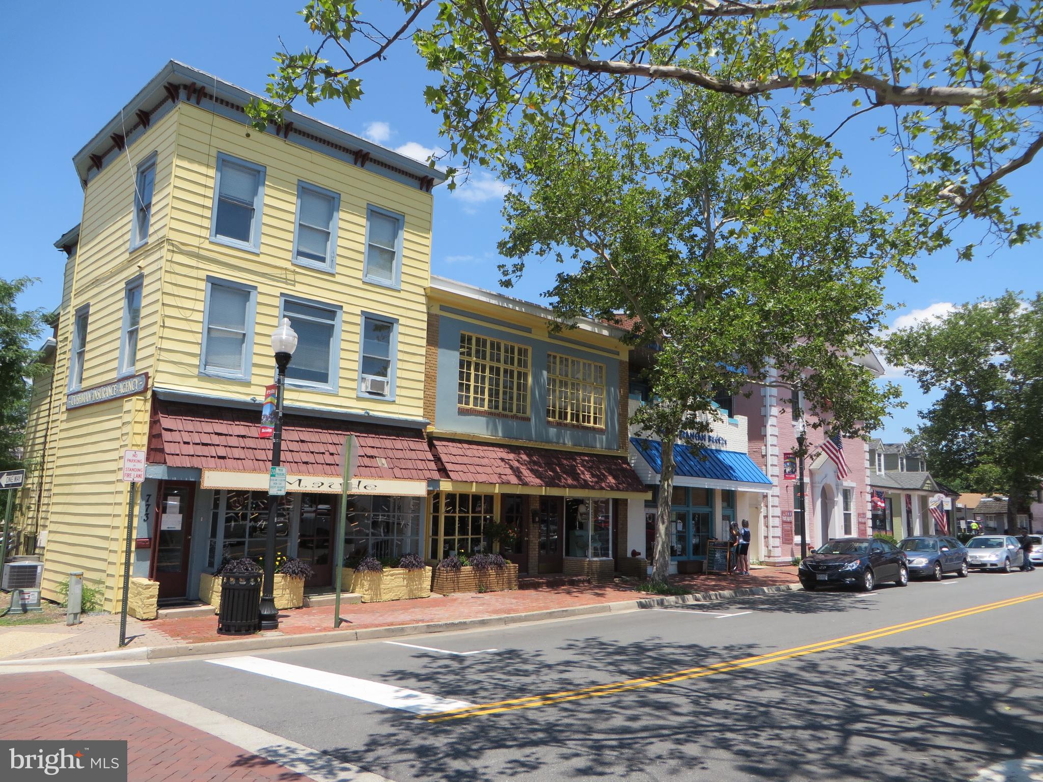 COURTS OF CHANDON - Residential