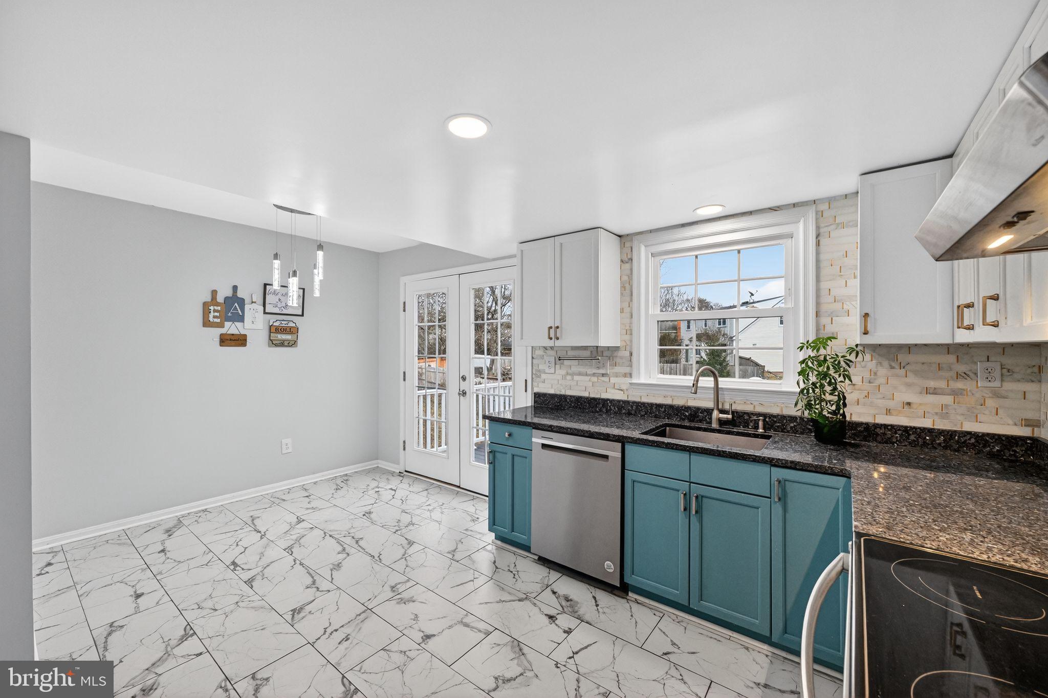 COURTS OF CHANDON - Residential