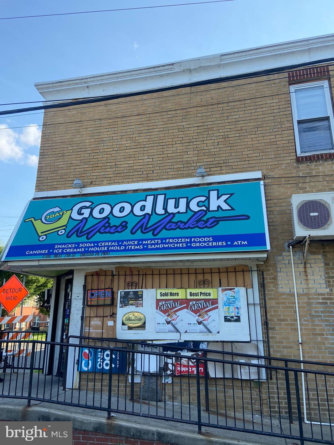 Main image without alt text