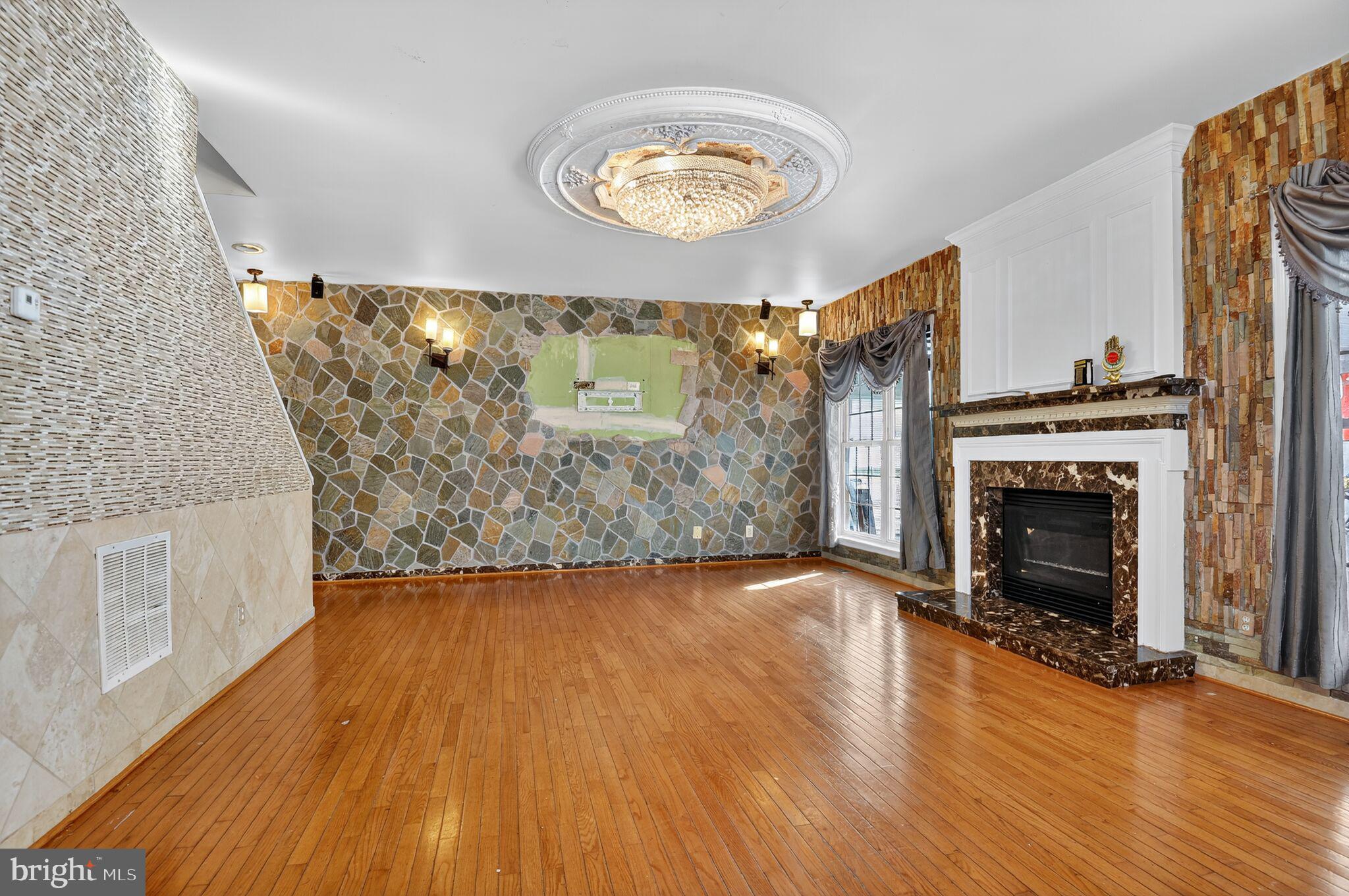 LAUREL HILL LANDBAY - Residential Lease