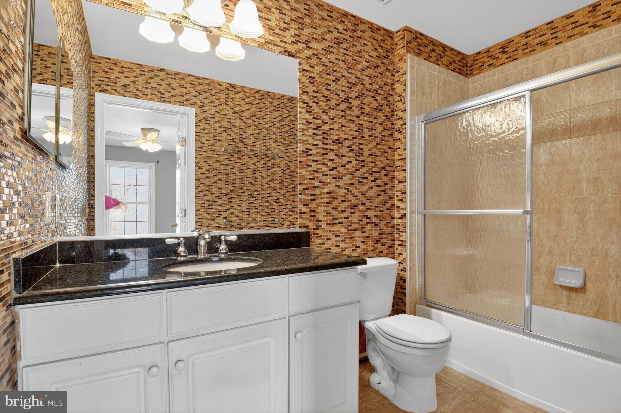 LAUREL HILL LANDBAY - Residential Lease