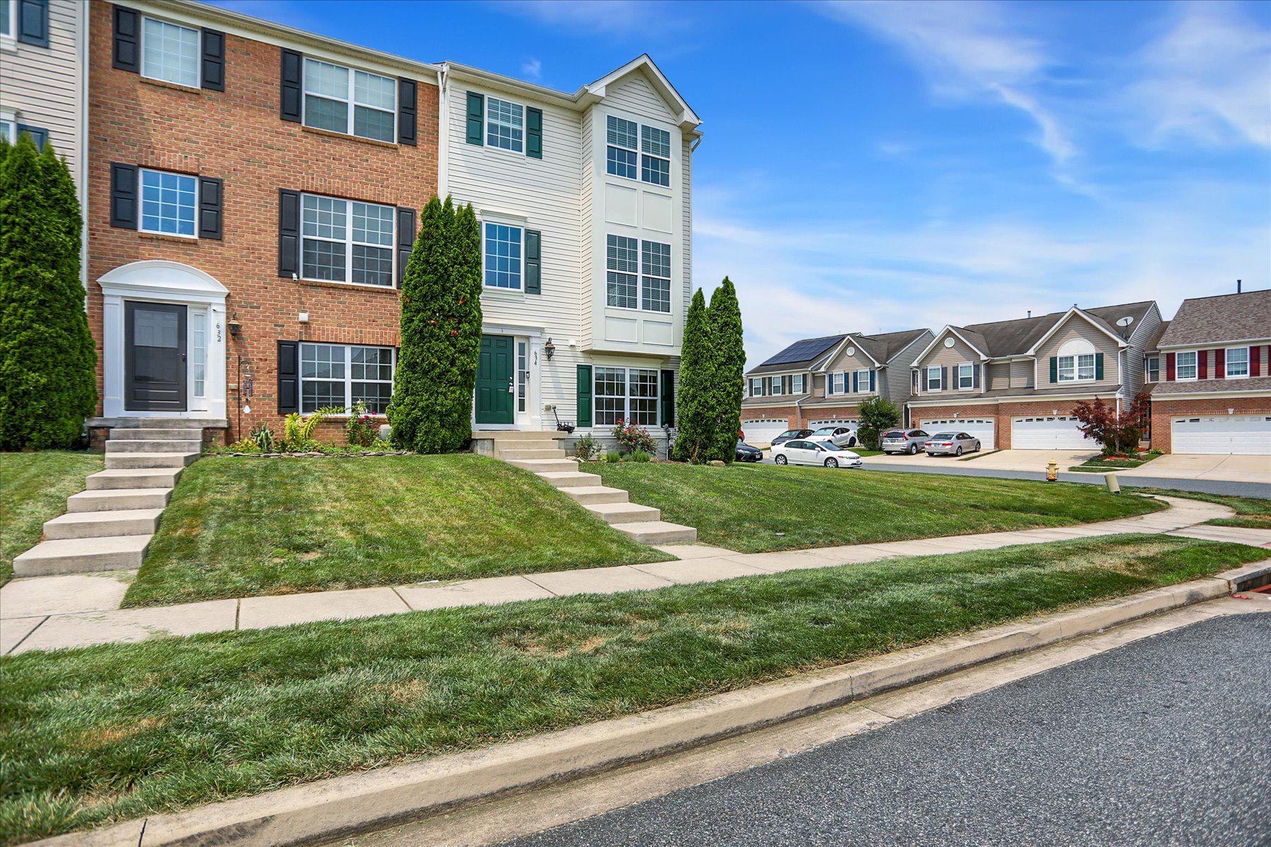 634 SNOWBERRY WAY