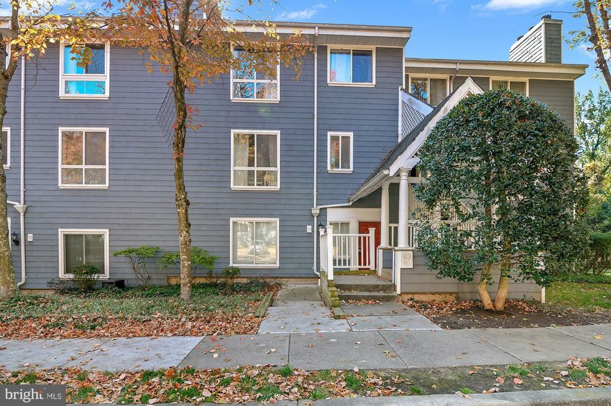 Beautiful ground level 2 bed 2 bath condo in Bedford Commons! This condo features a spacious living room w/ wood burning fireplace, large windows, separate dining area, galley kitchen with granite countertops & undercabinet lighting, beautiful floors,  primary bedroom with private porch, en suite bath and walk-in closet, additional bedroom and another full bathroom! You don't want to miss this one. Schedule your private tour today!