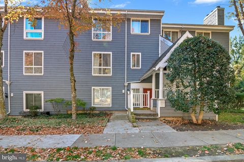 Photo of 79 Greenwich Place #79, BALTIMORE, MD 21208 (MLS # MDBC2144414) Photo of 79 Greenwich Place #79, BALTIMORE, MD 21208 (MLS # MDBC2144414)