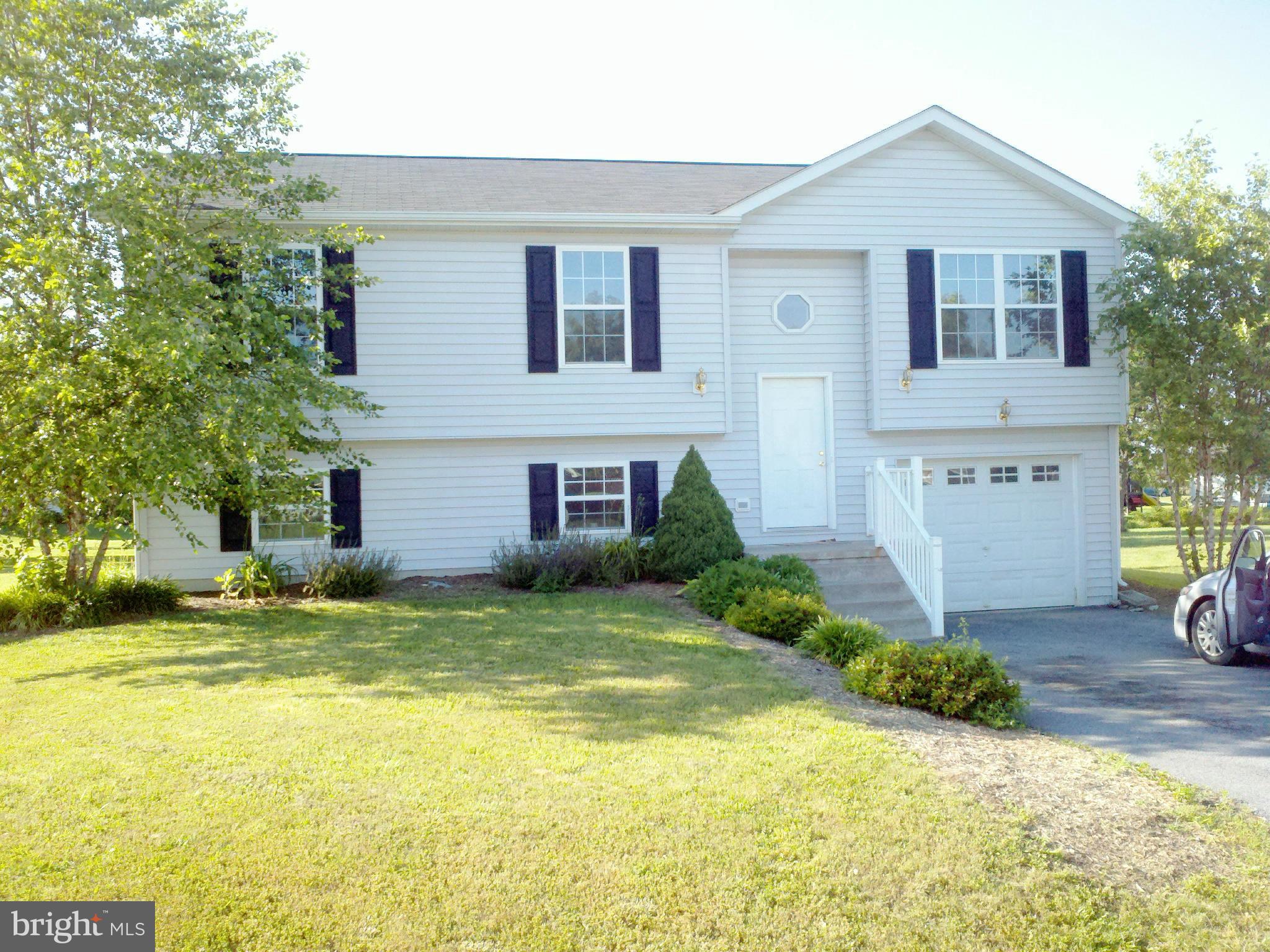 Well Appointed all levels finished Split-Level 3BR 2 BA Home 1,800 Sq Ft GREAT Yard, located in the Spring Hill Subdivision. Cable Ready. MOVE IN Feb 1, 2014