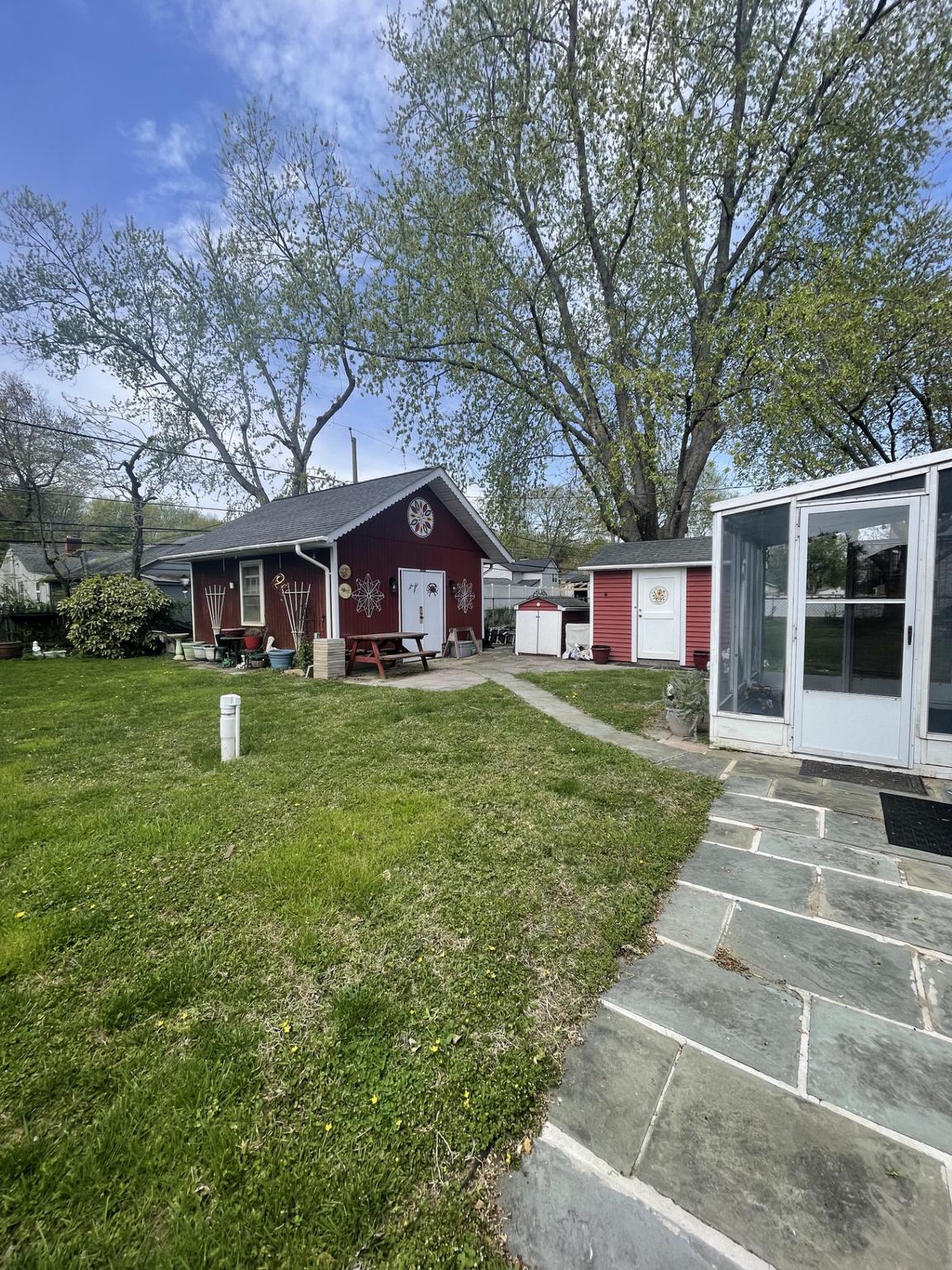 209 BEVERLEY AVENUE