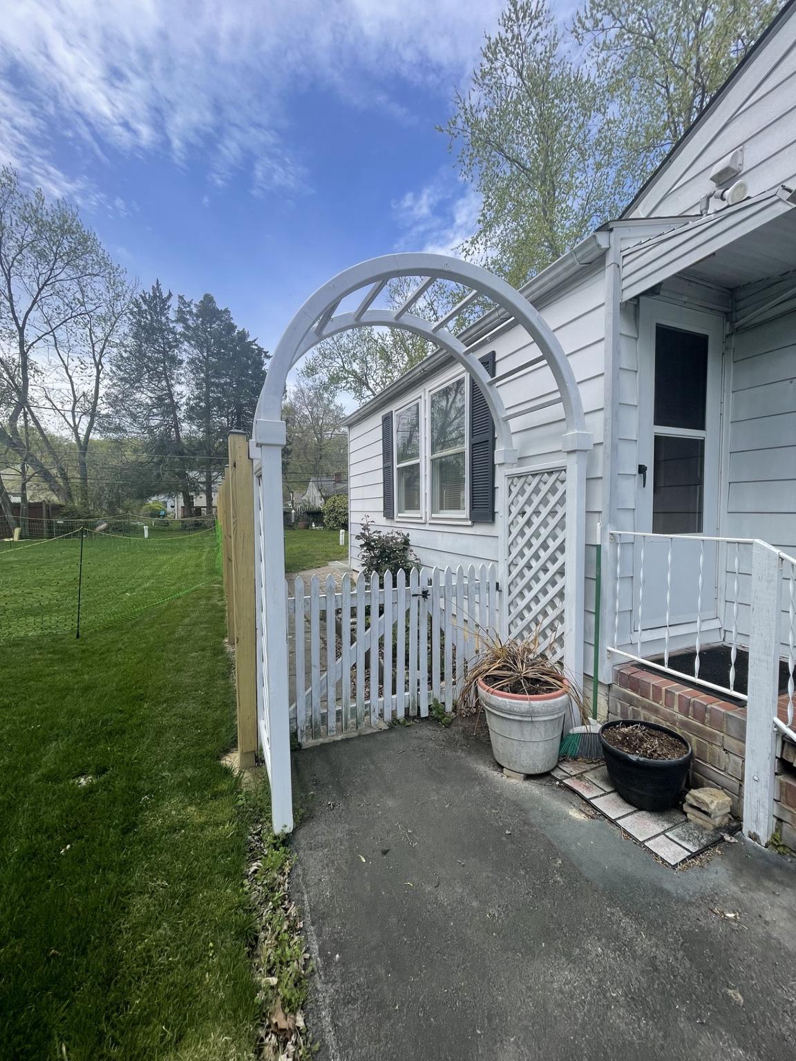 209 BEVERLEY AVENUE