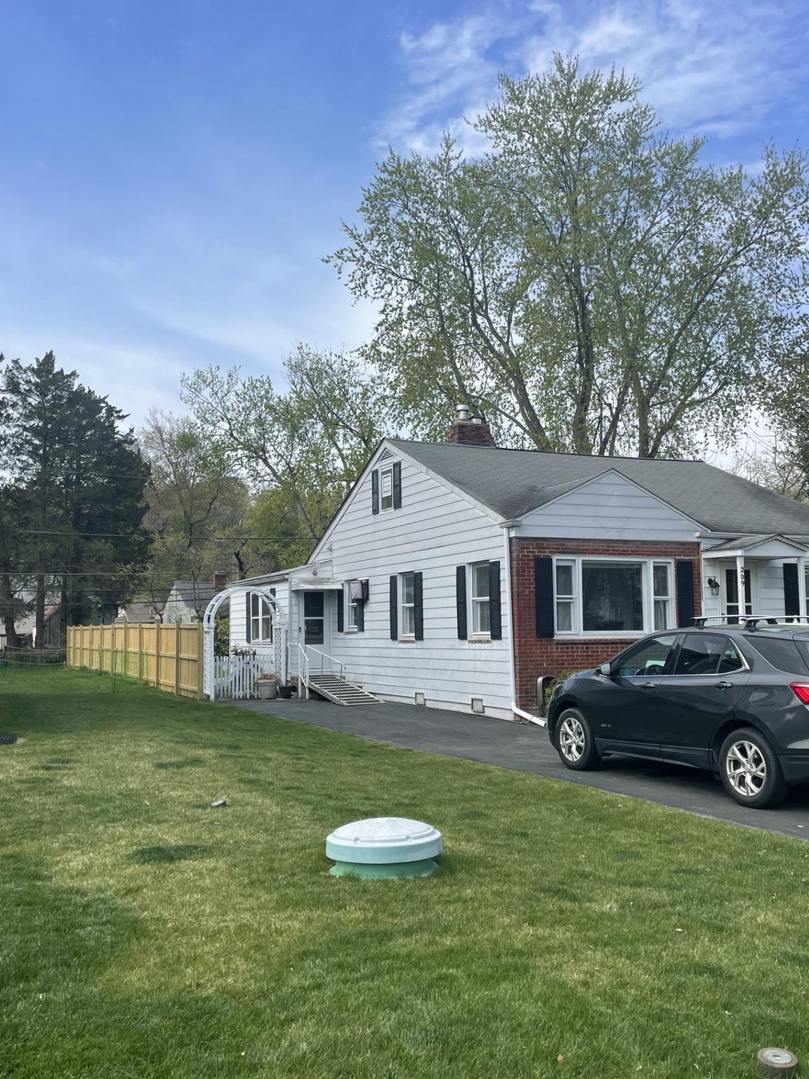 209 BEVERLEY AVENUE