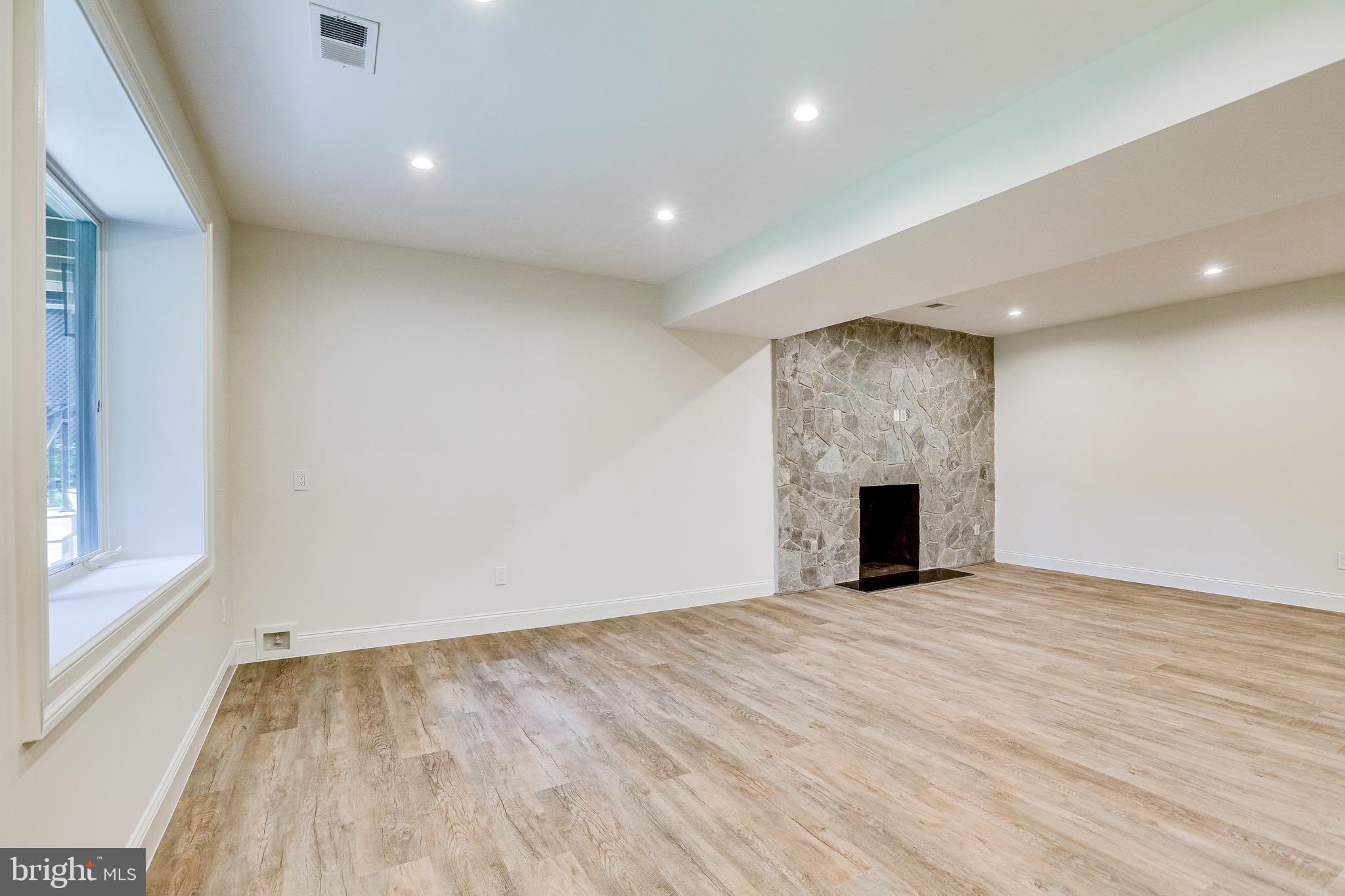 BROYHILL FOREST - Residential Lease