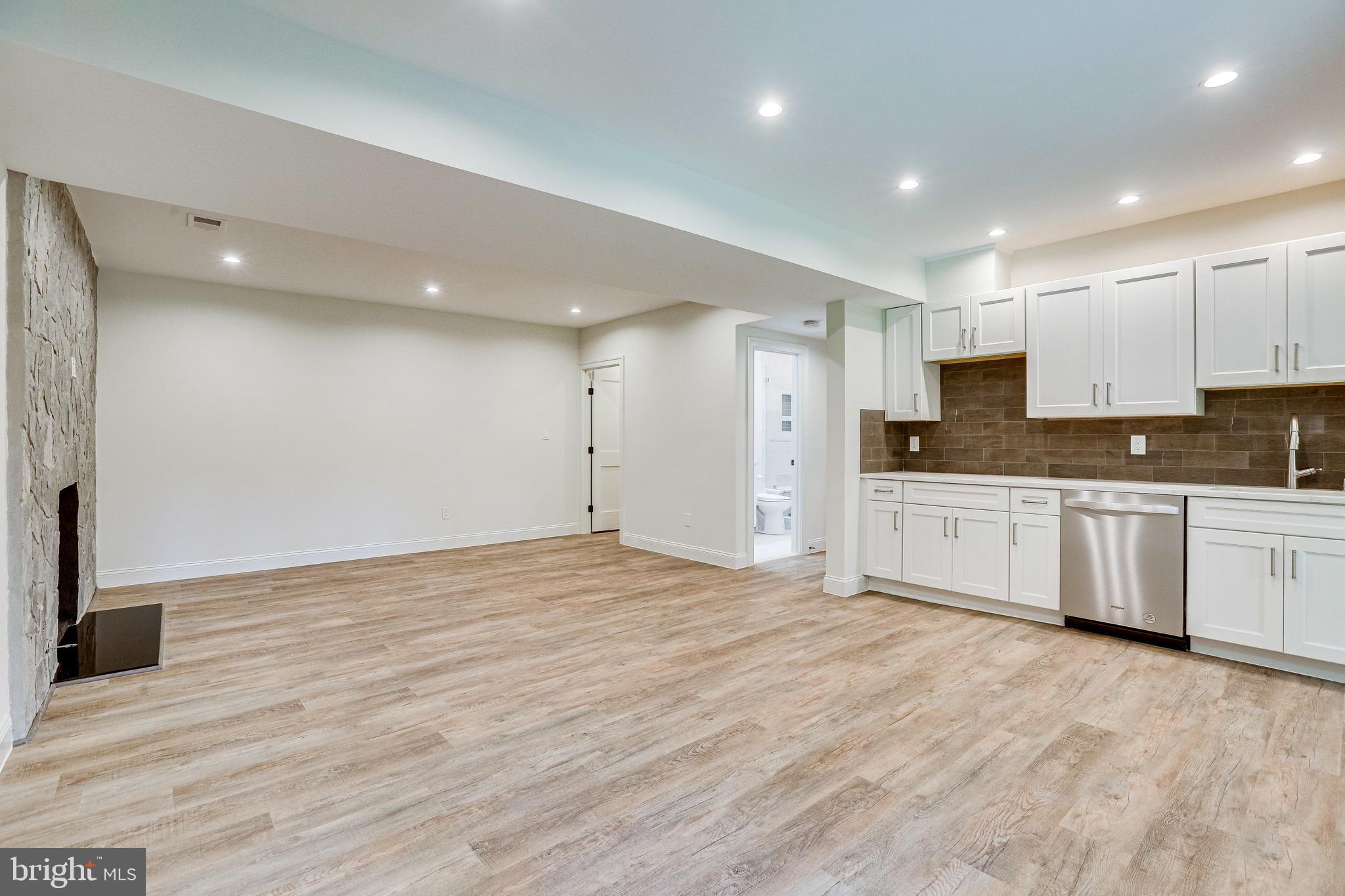 BROYHILL FOREST - Residential Lease