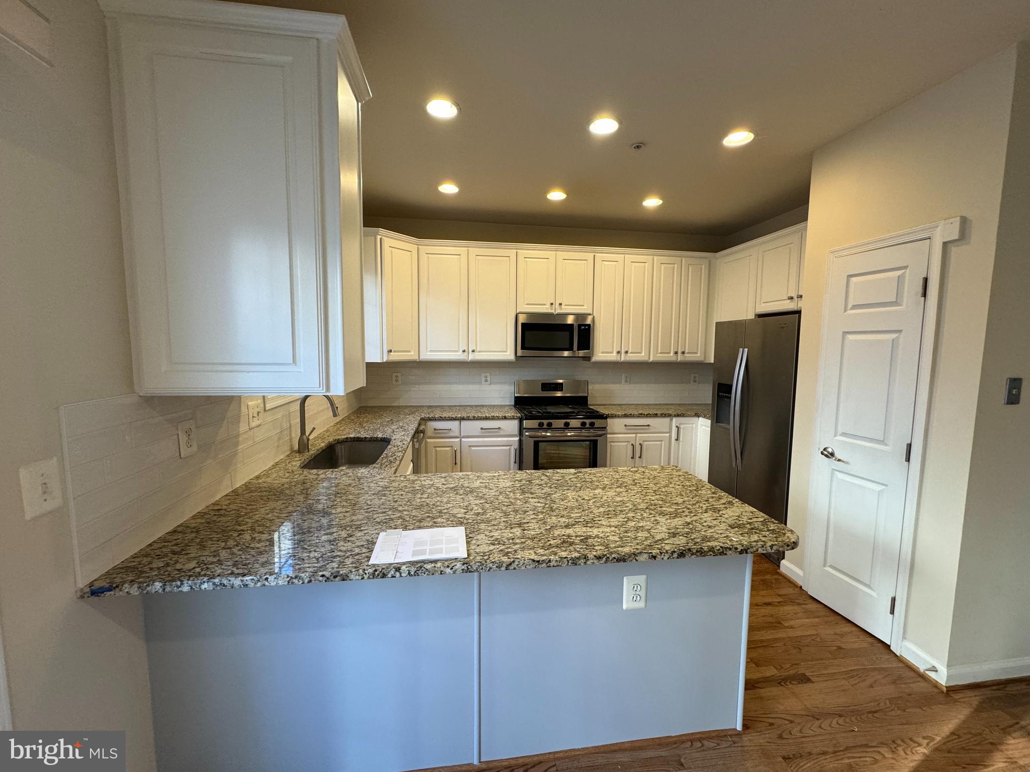 TYSONS VILLAGE - Residential