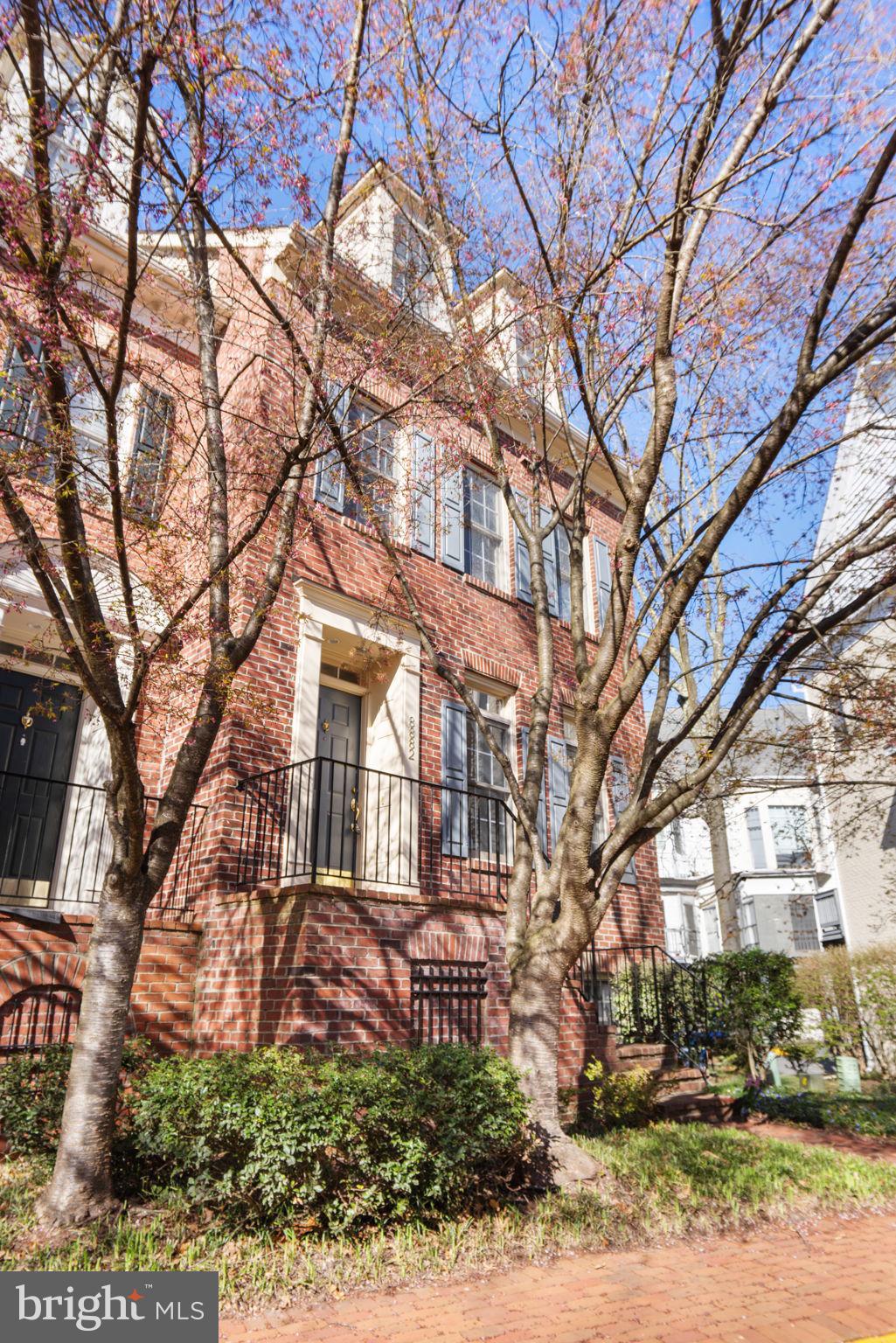 TYSONS VILLAGE - Residential