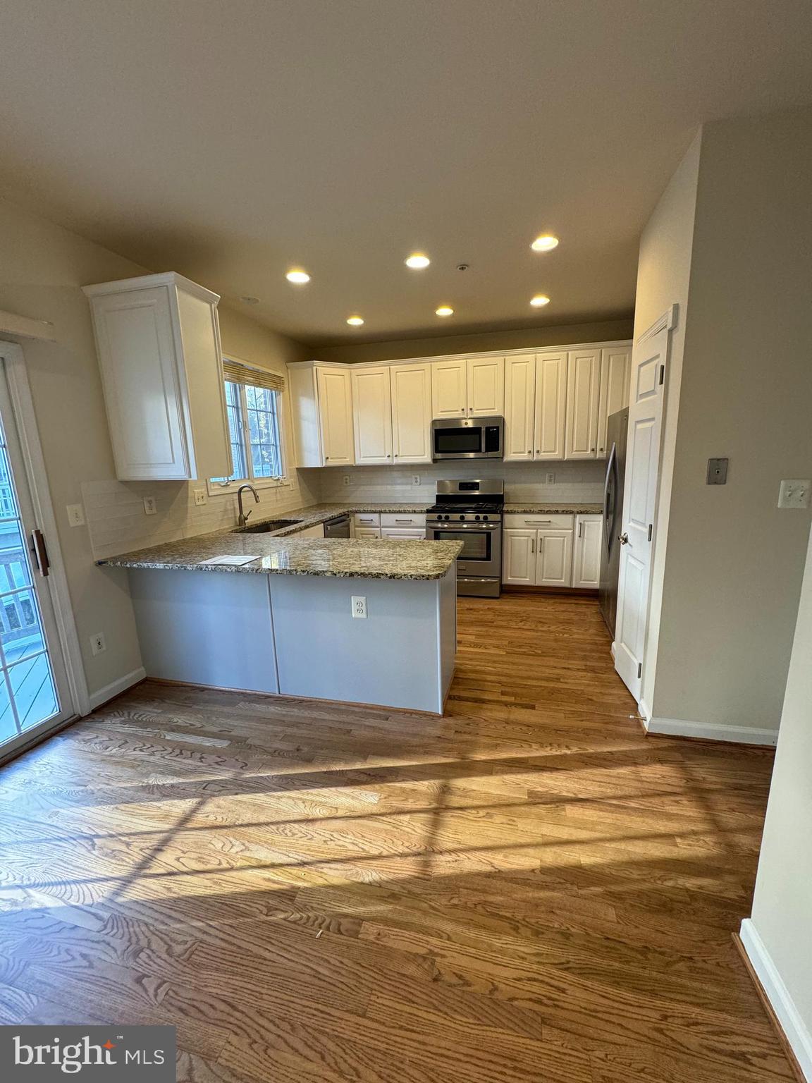 TYSONS VILLAGE - Residential