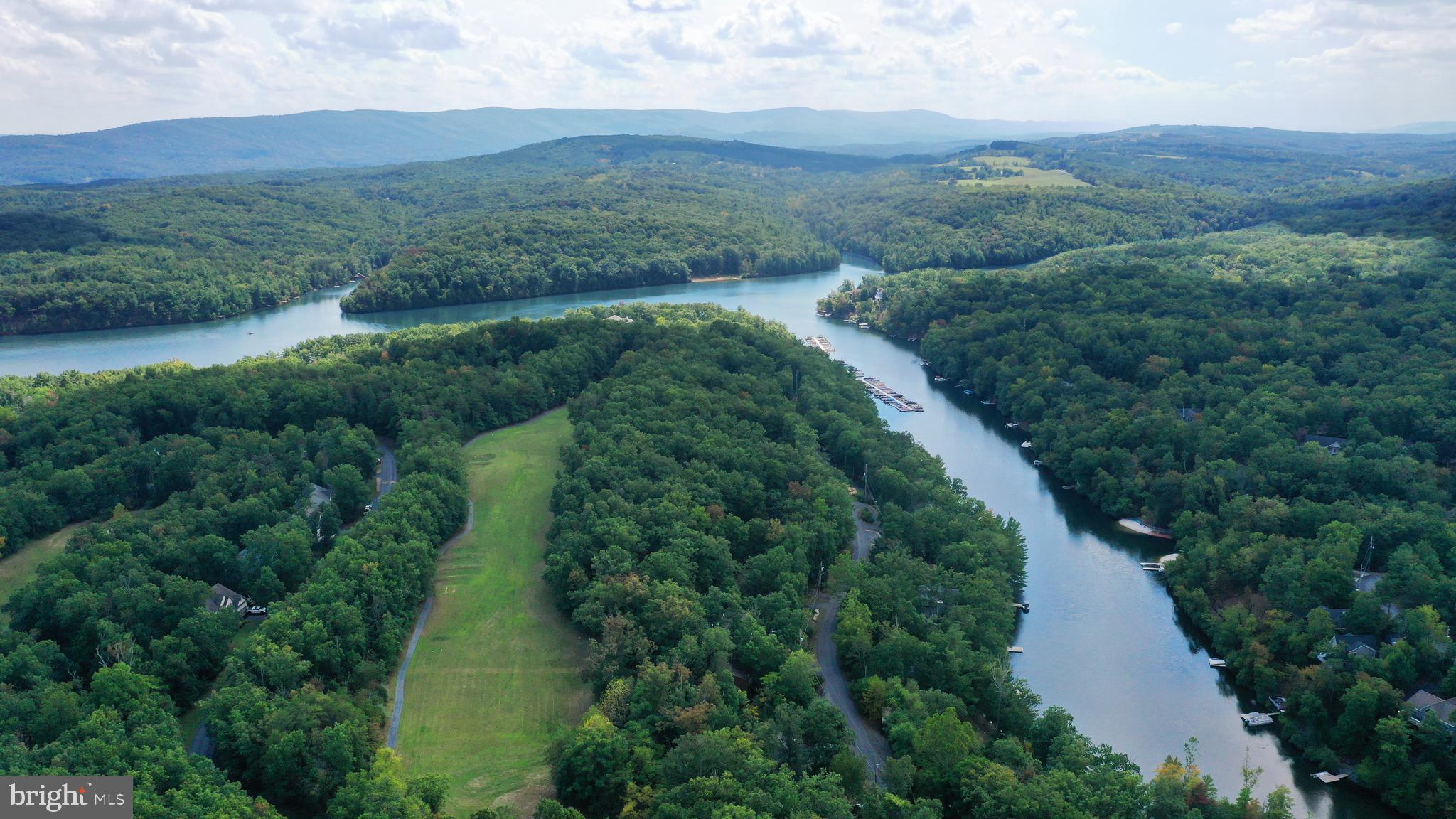 LAKE HOLIDAY ESTATES - Land