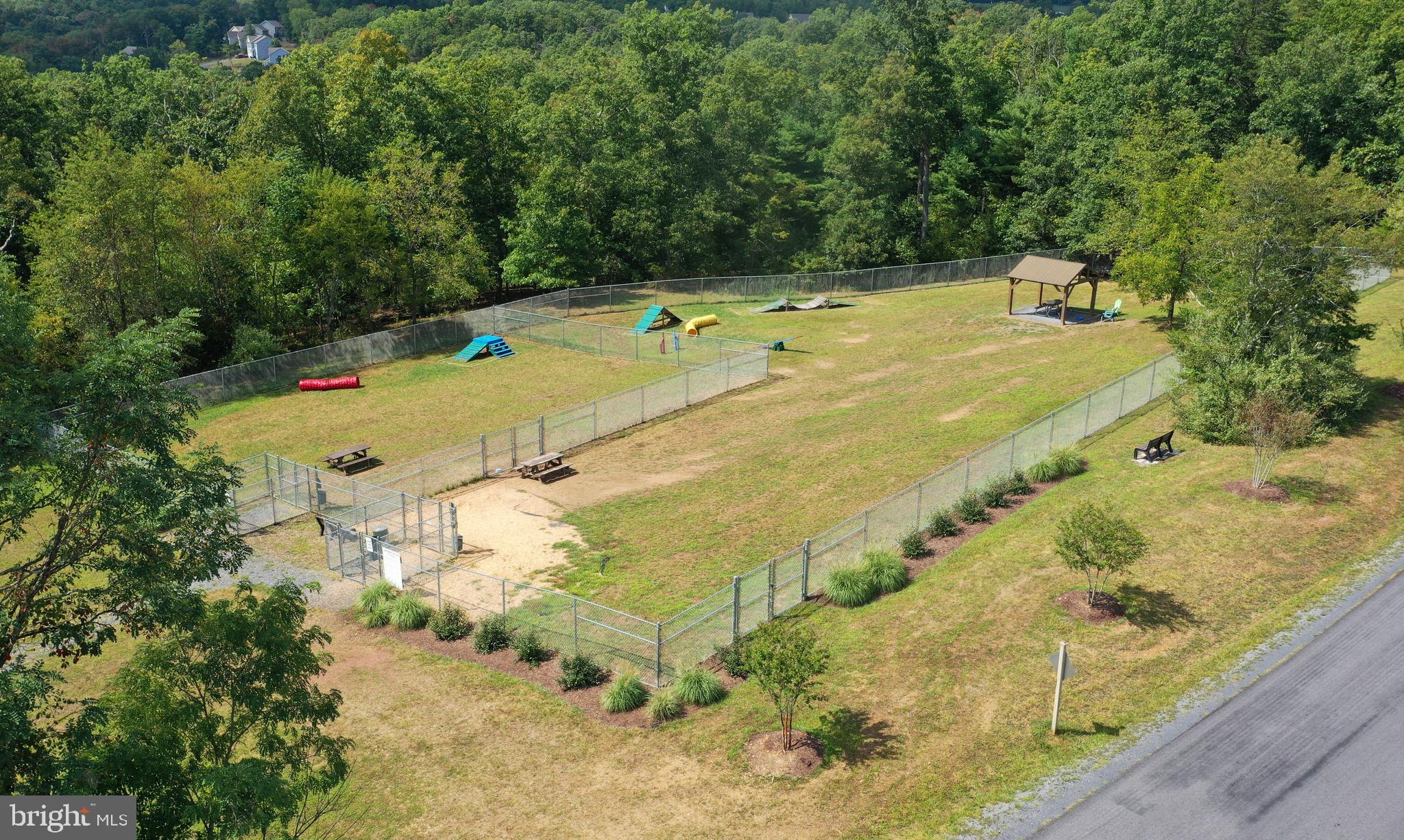 LAKE HOLIDAY ESTATES - Land