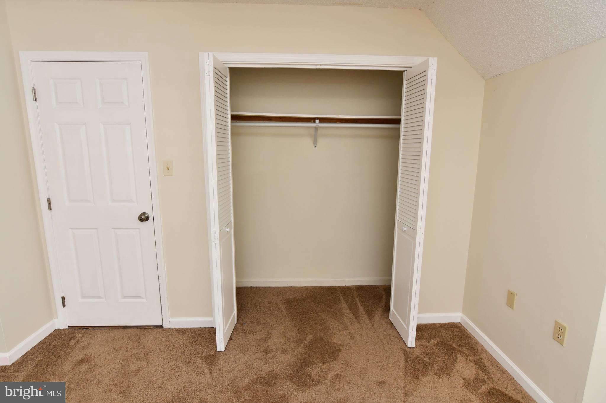 LAKE HOLIDAY ESTATES - Land