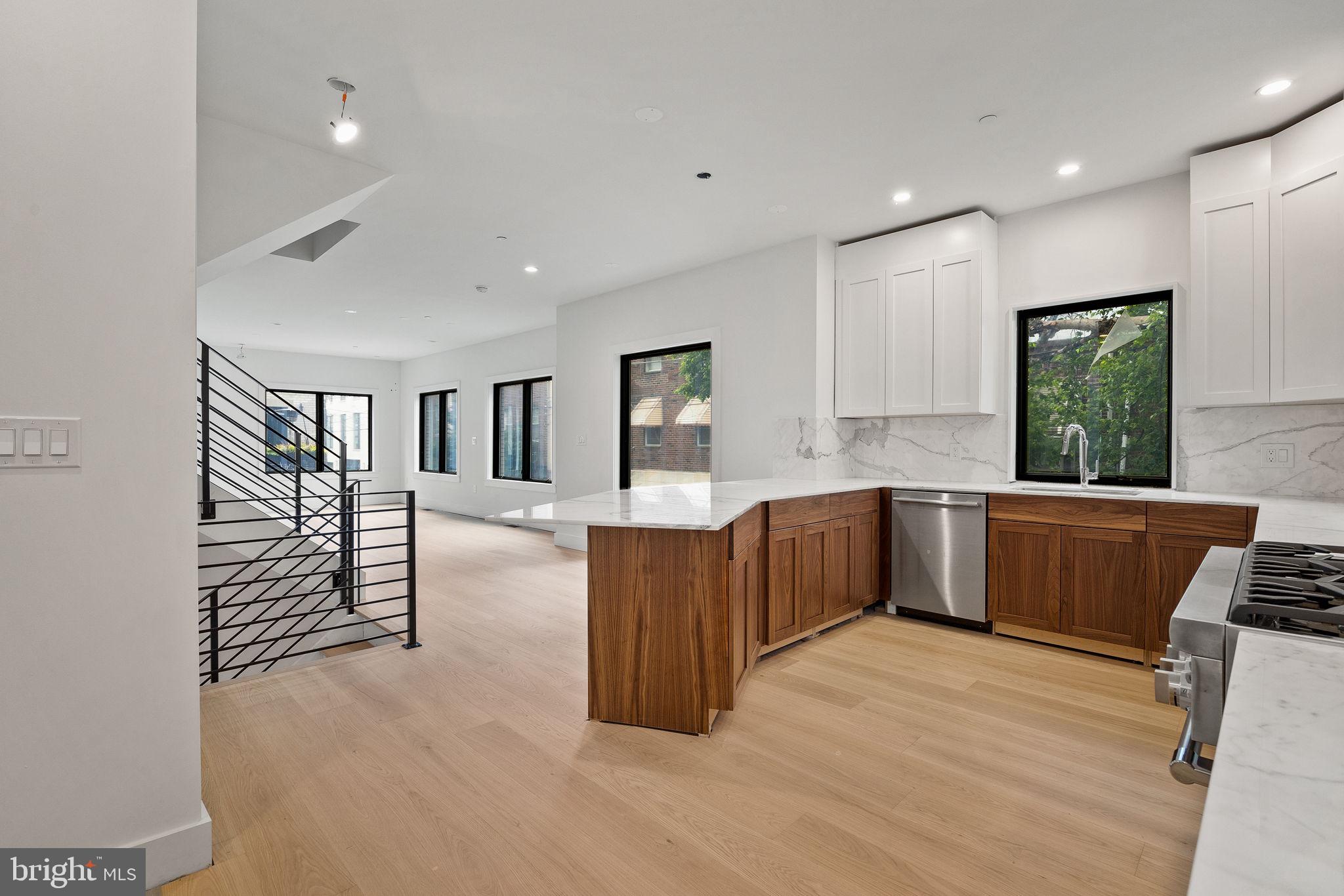 PASSYUNK SQUARE - Residential