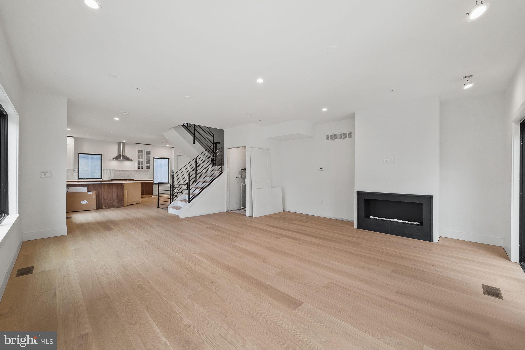 PASSYUNK SQUARE - Residential