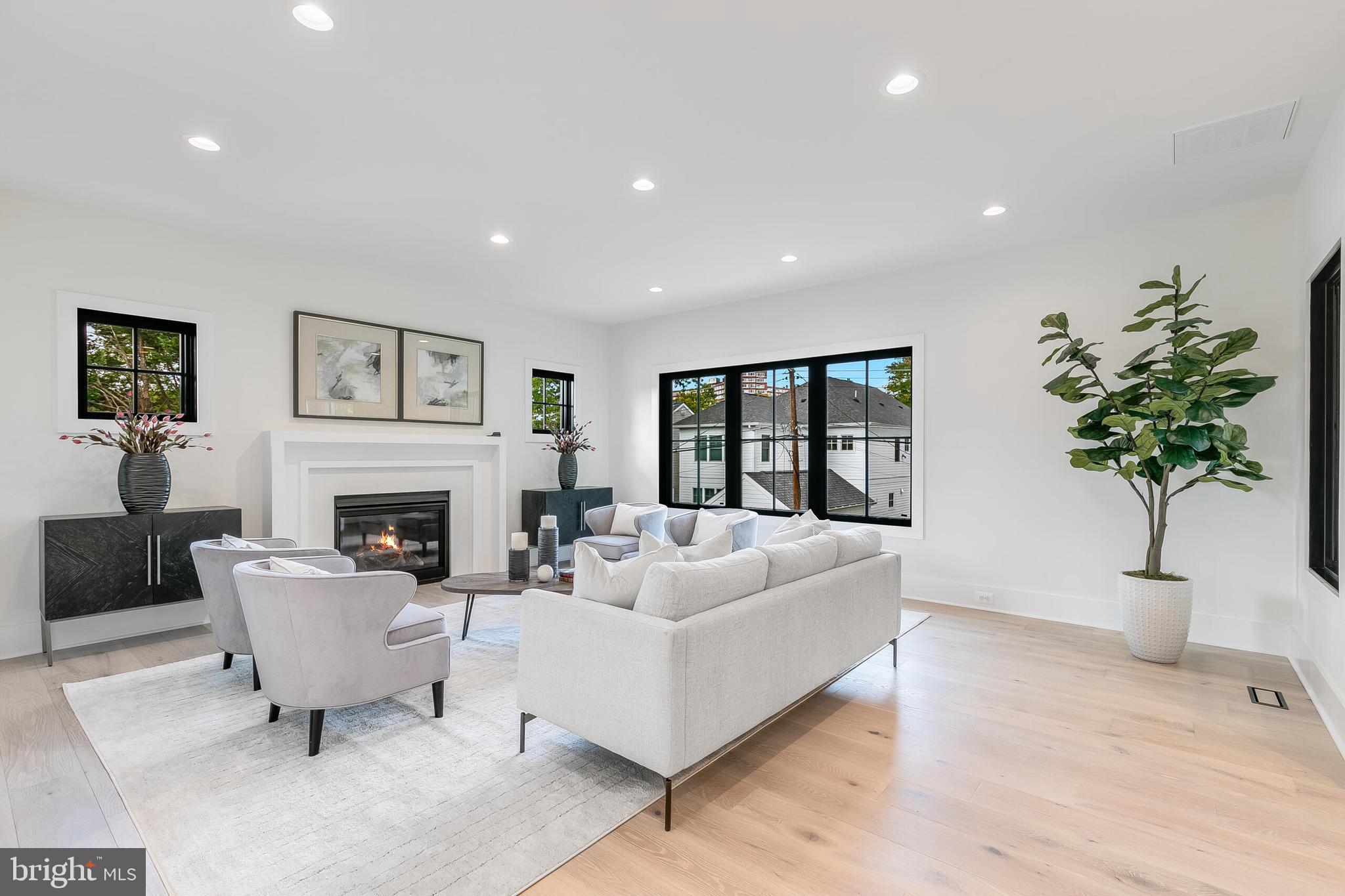 ADDISON HEIGHTS - Residential