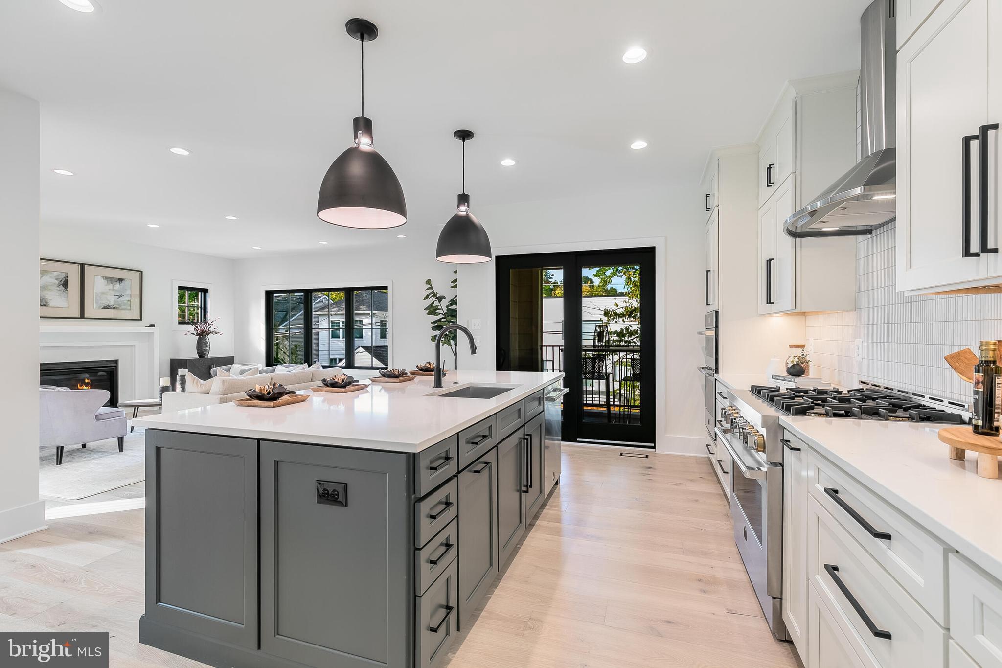 ADDISON HEIGHTS - Residential