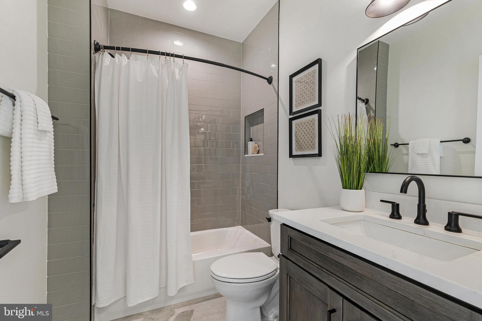 ADDISON HEIGHTS - Residential