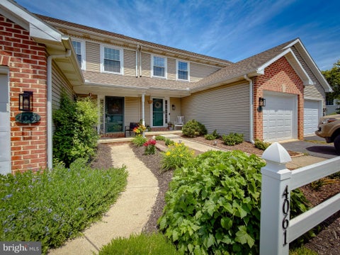 Townhouse For Sale - 4061 Laurel Lane<br/> MOUNT JOY, PA 17552