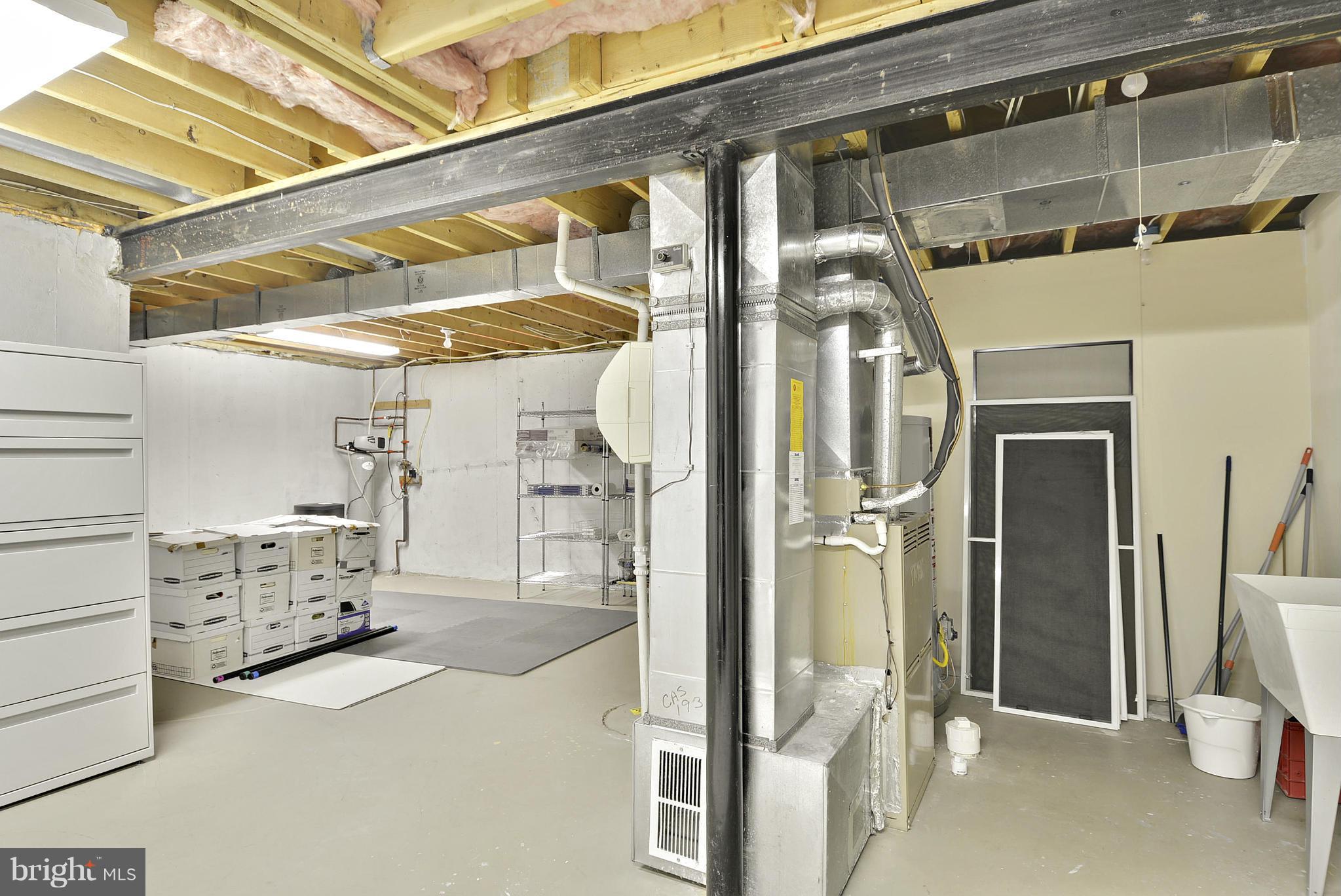 POTOMAC LAKES - Residential