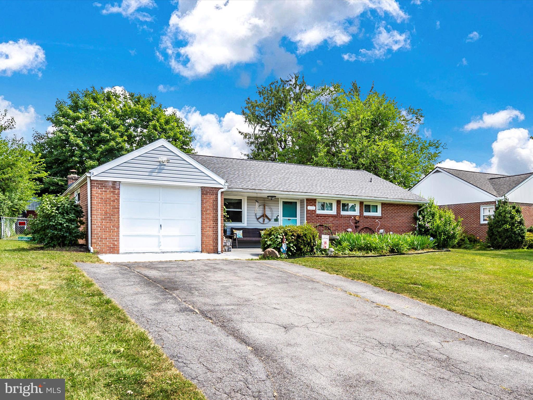 TAMMANY MANOR - Residential