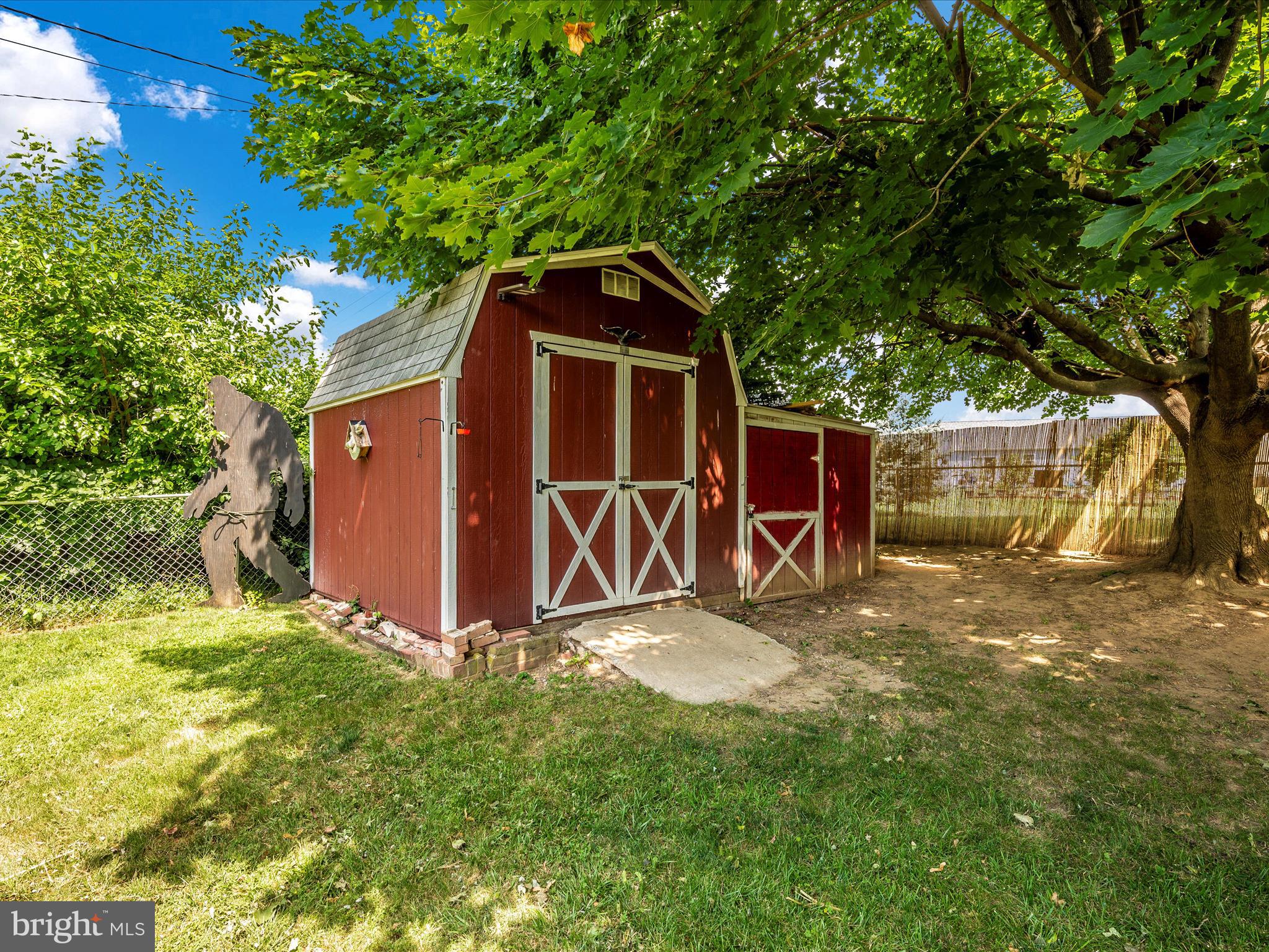 TAMMANY MANOR - Residential