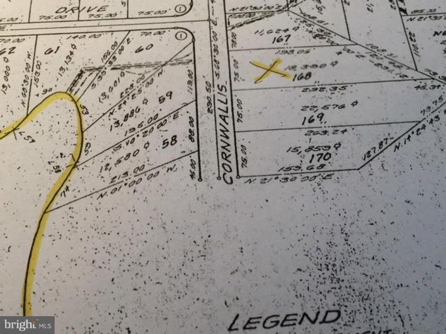 Very nice building lot 75' frontage - perfect for a beautiful rambler right a cross from main lake and just down the street from a gorgeous beach. Well established neighborhood of beautiful homes and water front homes. Not many lots left. Perfect for a stroll, a  bike ride or nice long walks with a dog. Close to pool, beach and tennis.