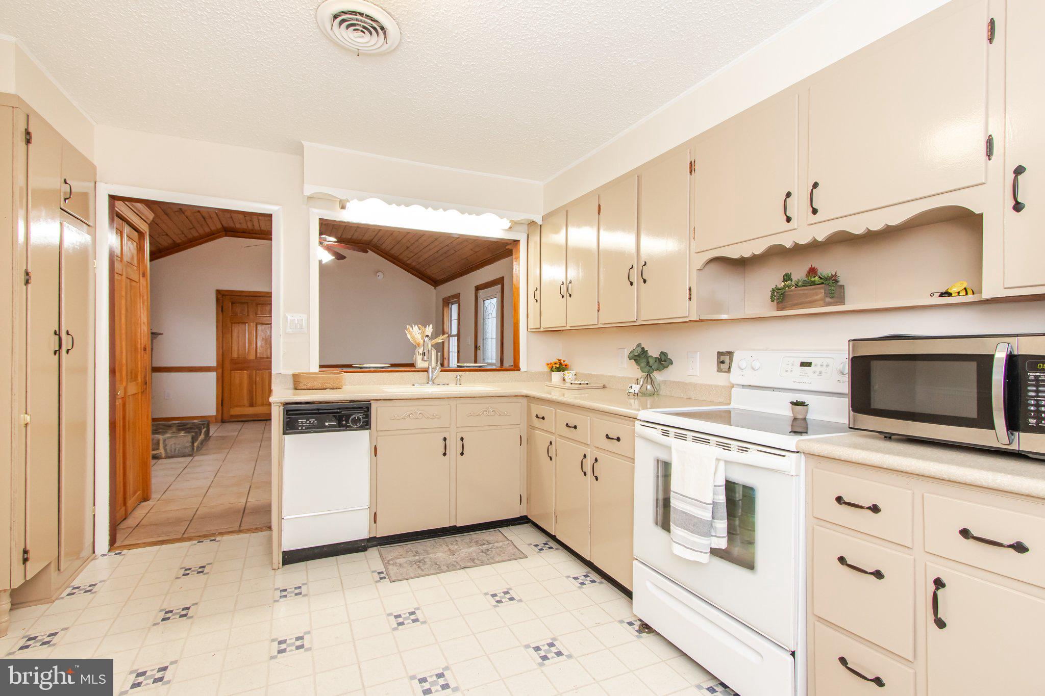 FOREST HILLS - Residential