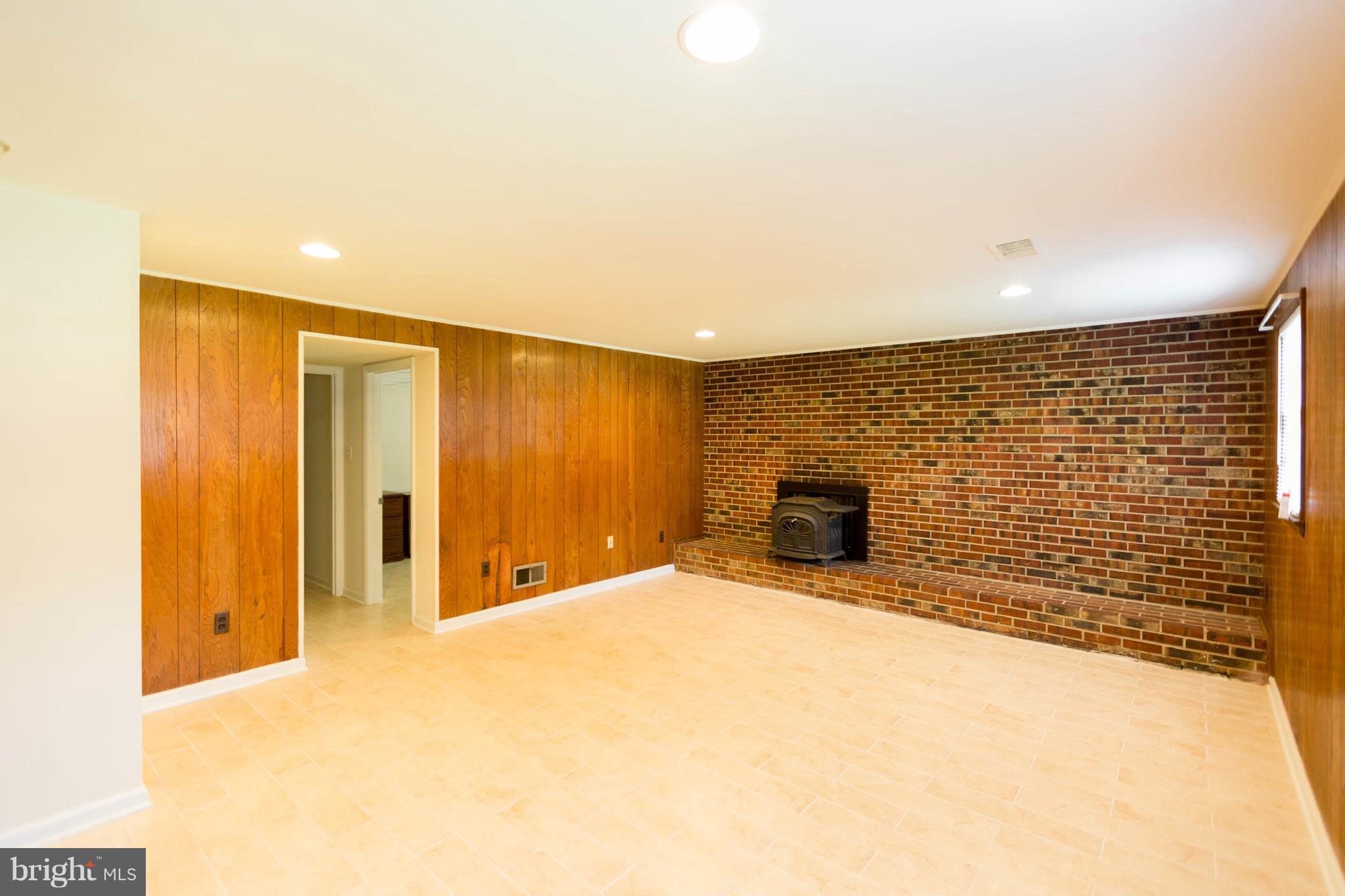 STONEWALL MANOR - Residential