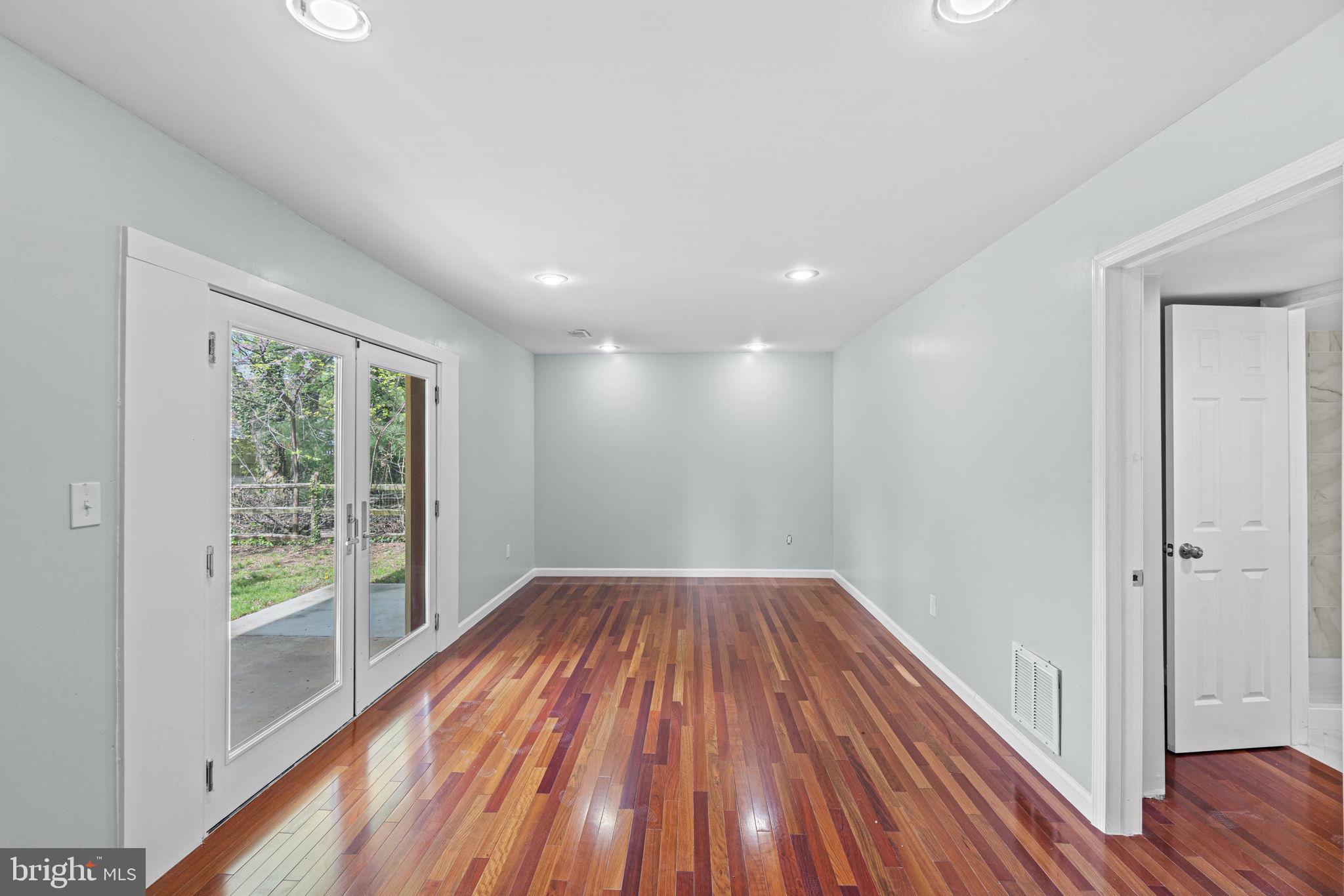 BROOKVILLE KNOLLS - Residential