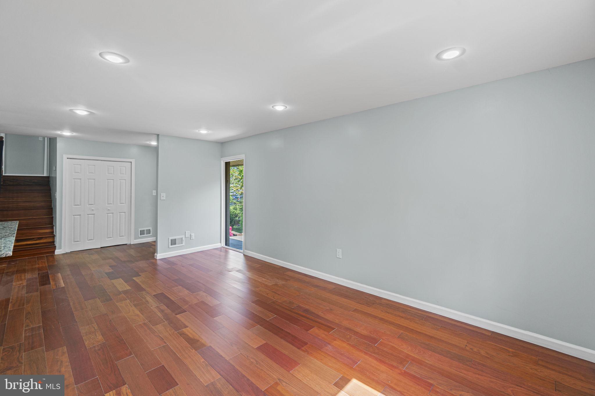 BROOKVILLE KNOLLS - Residential