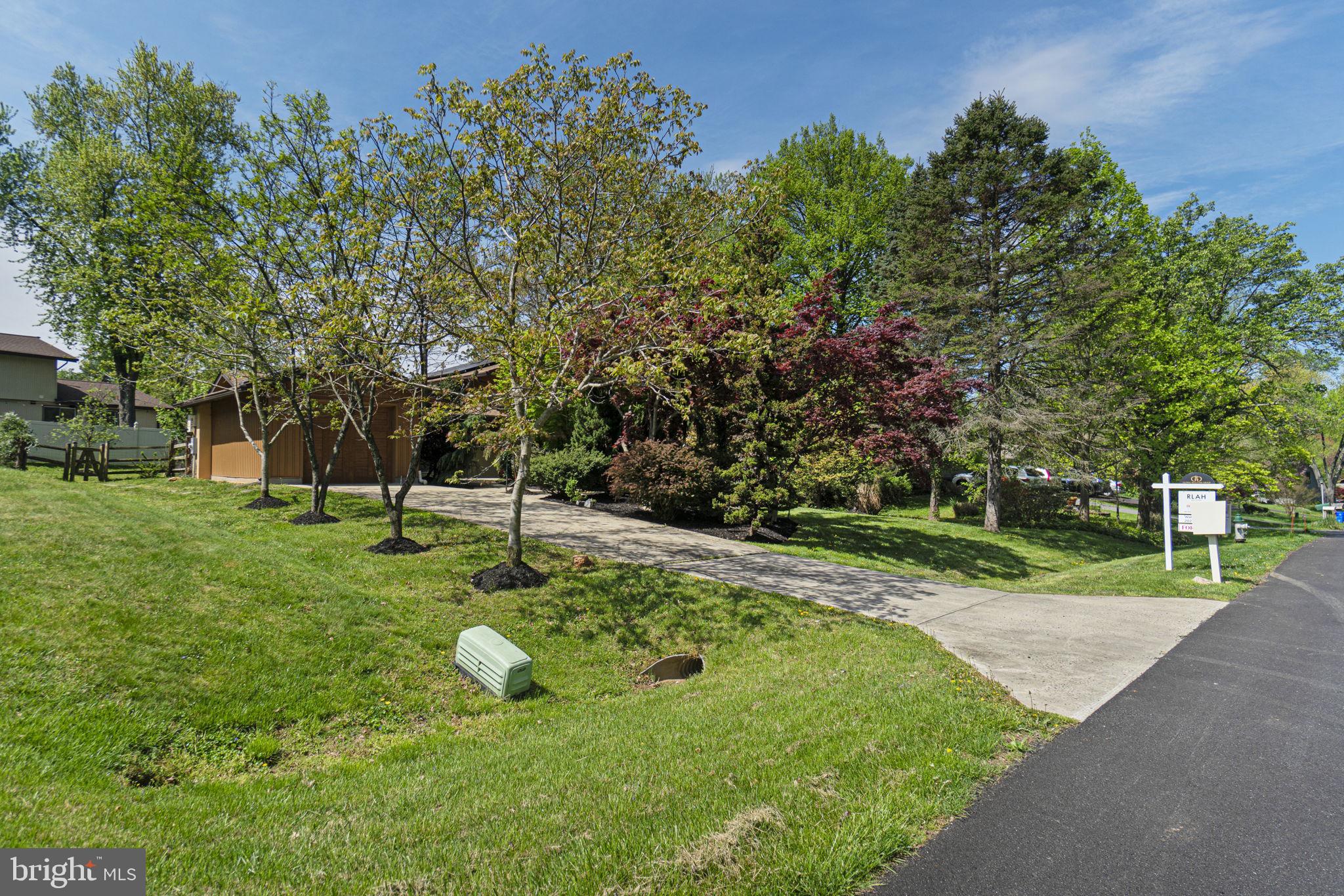 BROOKVILLE KNOLLS - Residential