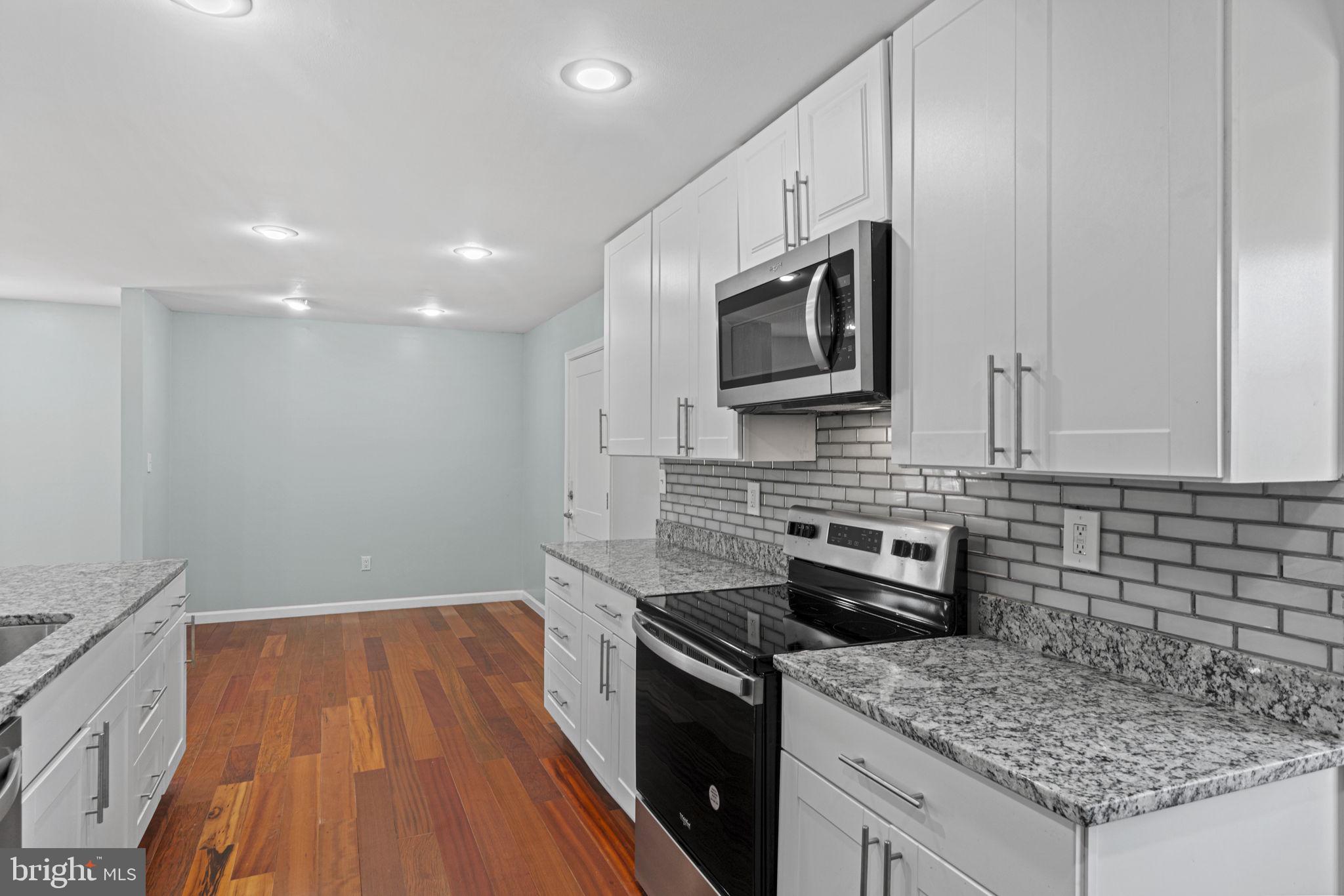 BROOKVILLE KNOLLS - Residential