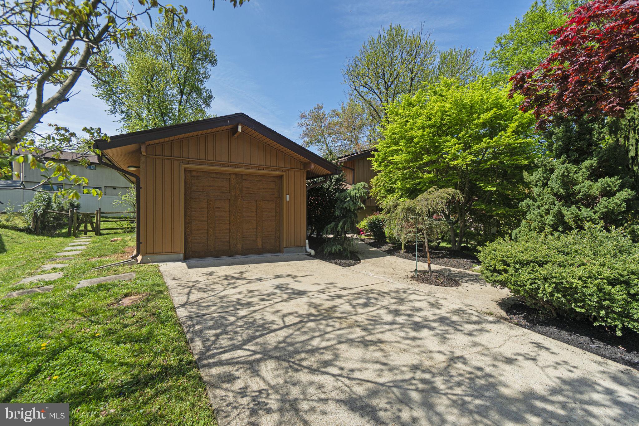 BROOKVILLE KNOLLS - Residential