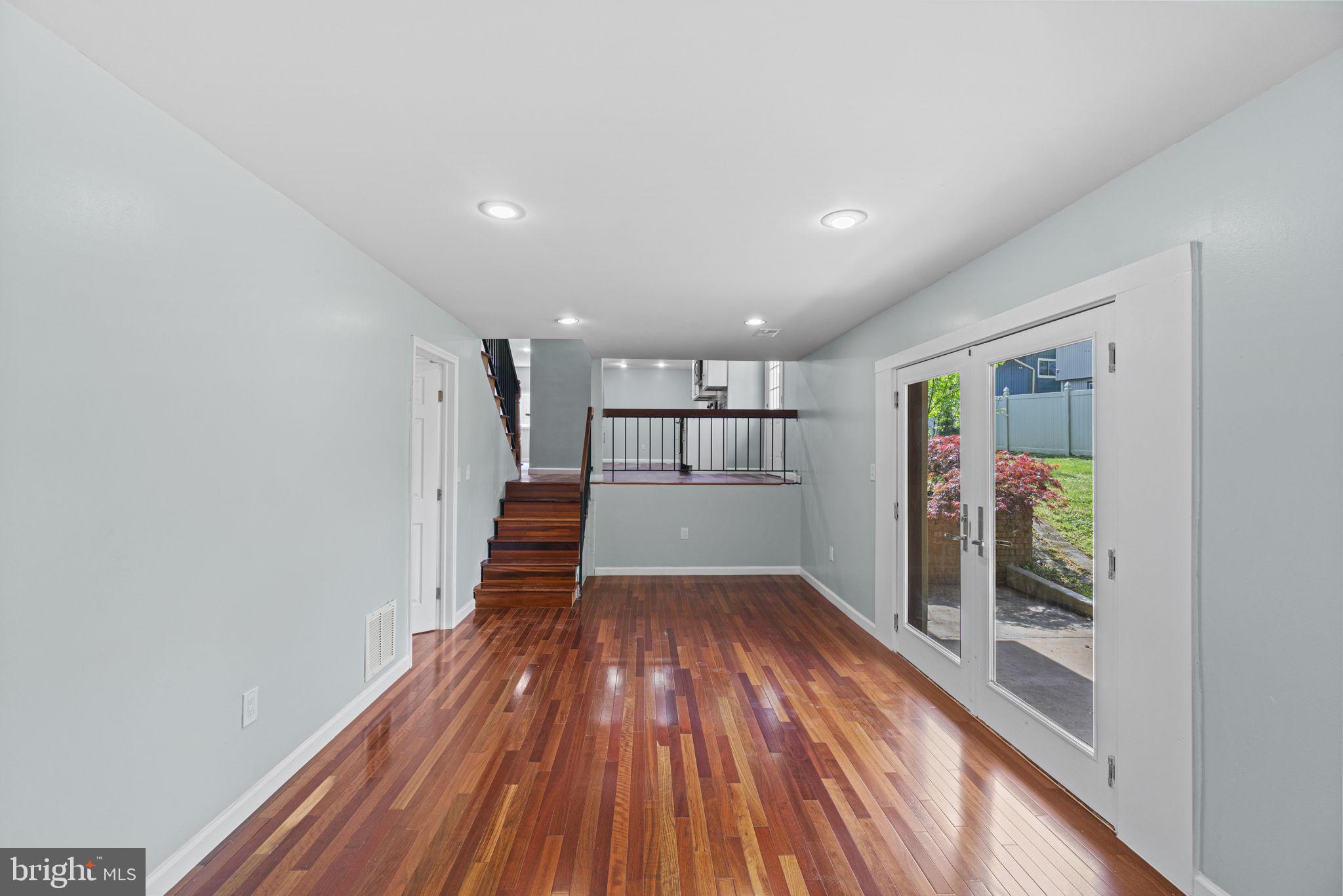 BROOKVILLE KNOLLS - Residential
