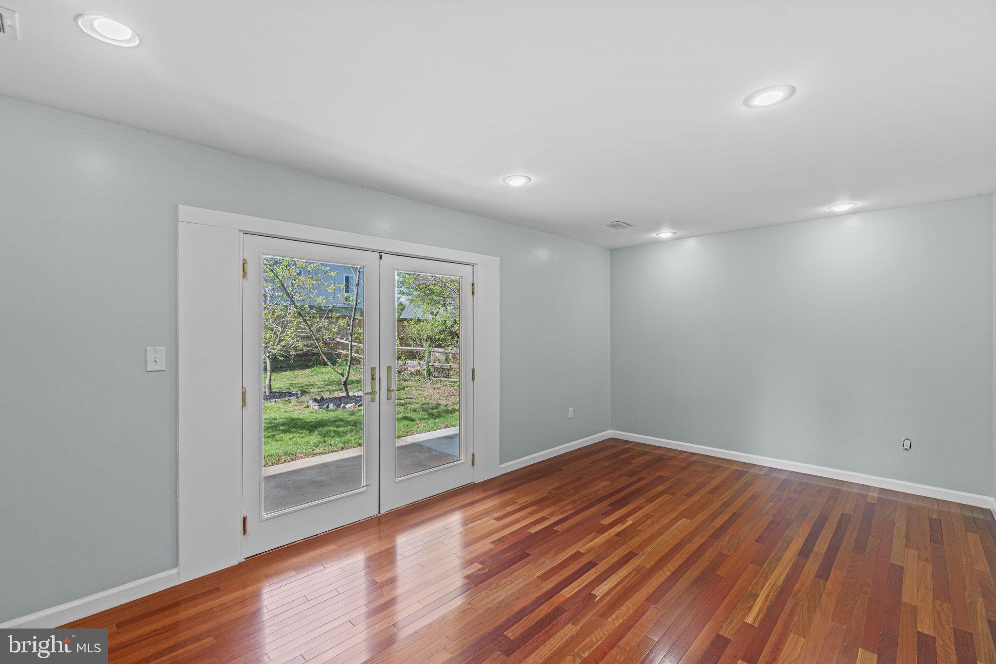 BROOKVILLE KNOLLS - Residential