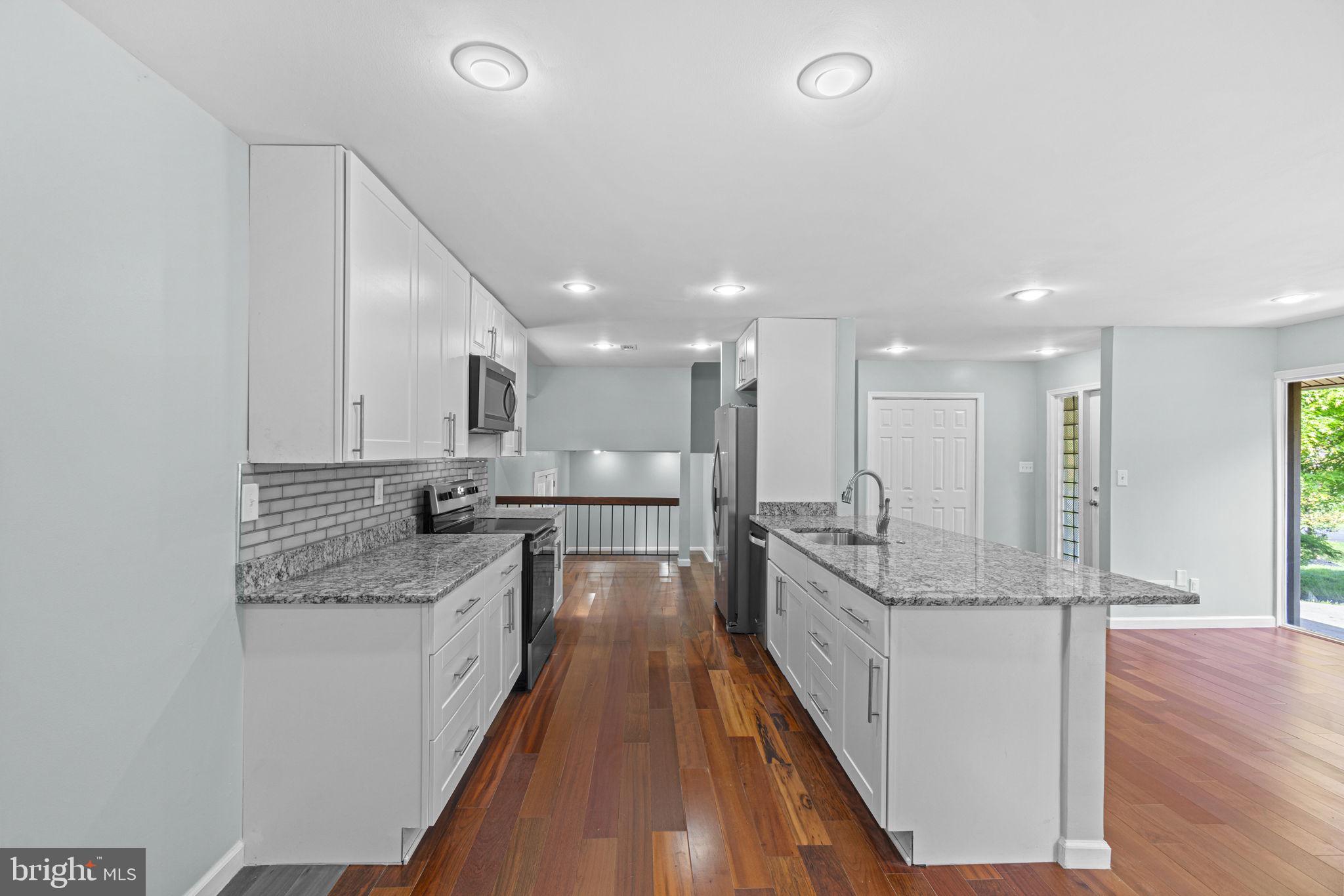 BROOKVILLE KNOLLS - Residential