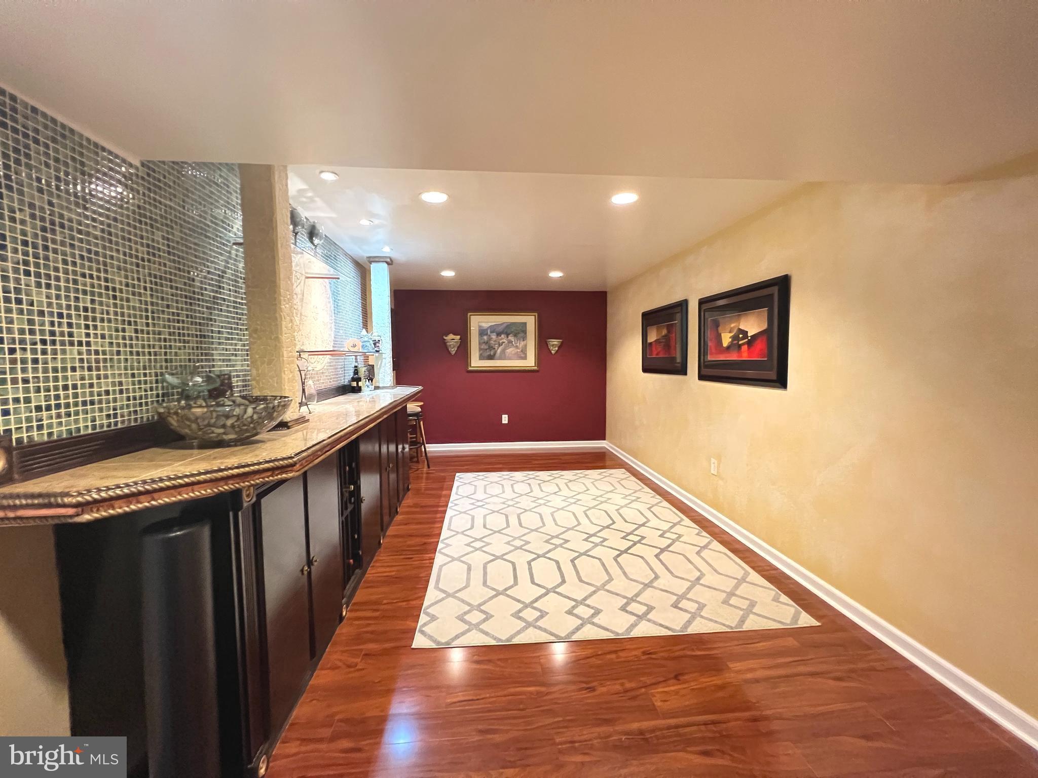 RIVER HILL - Residential