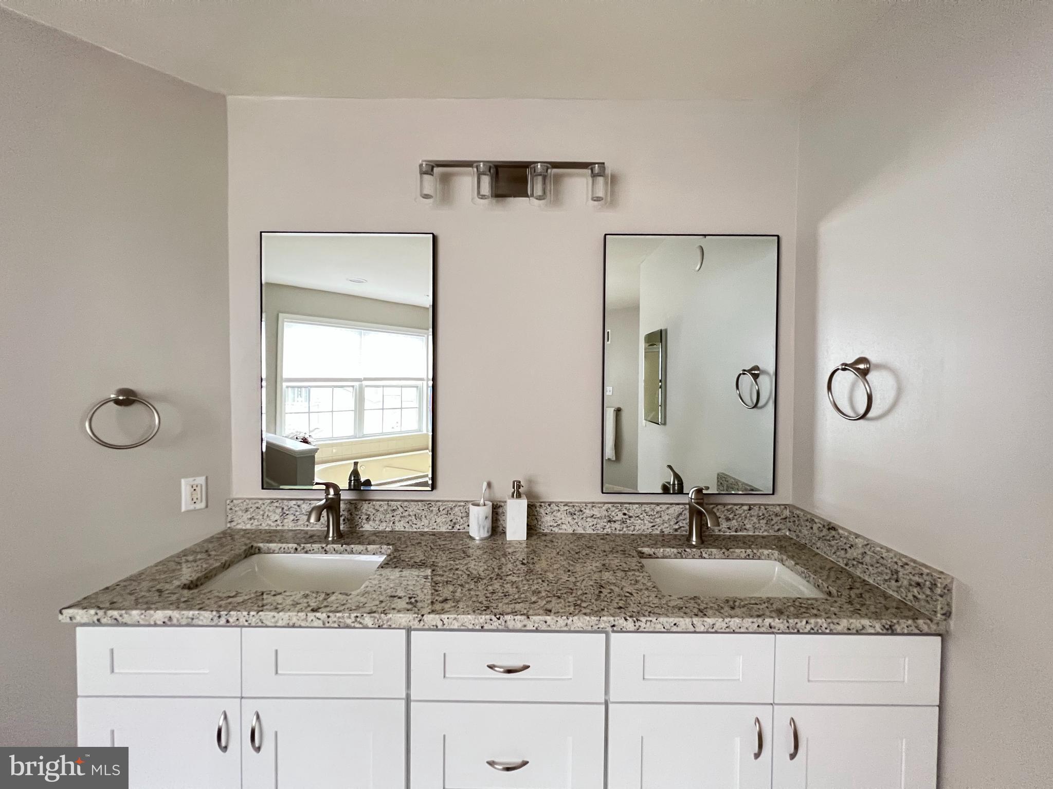 RIVER HILL - Residential