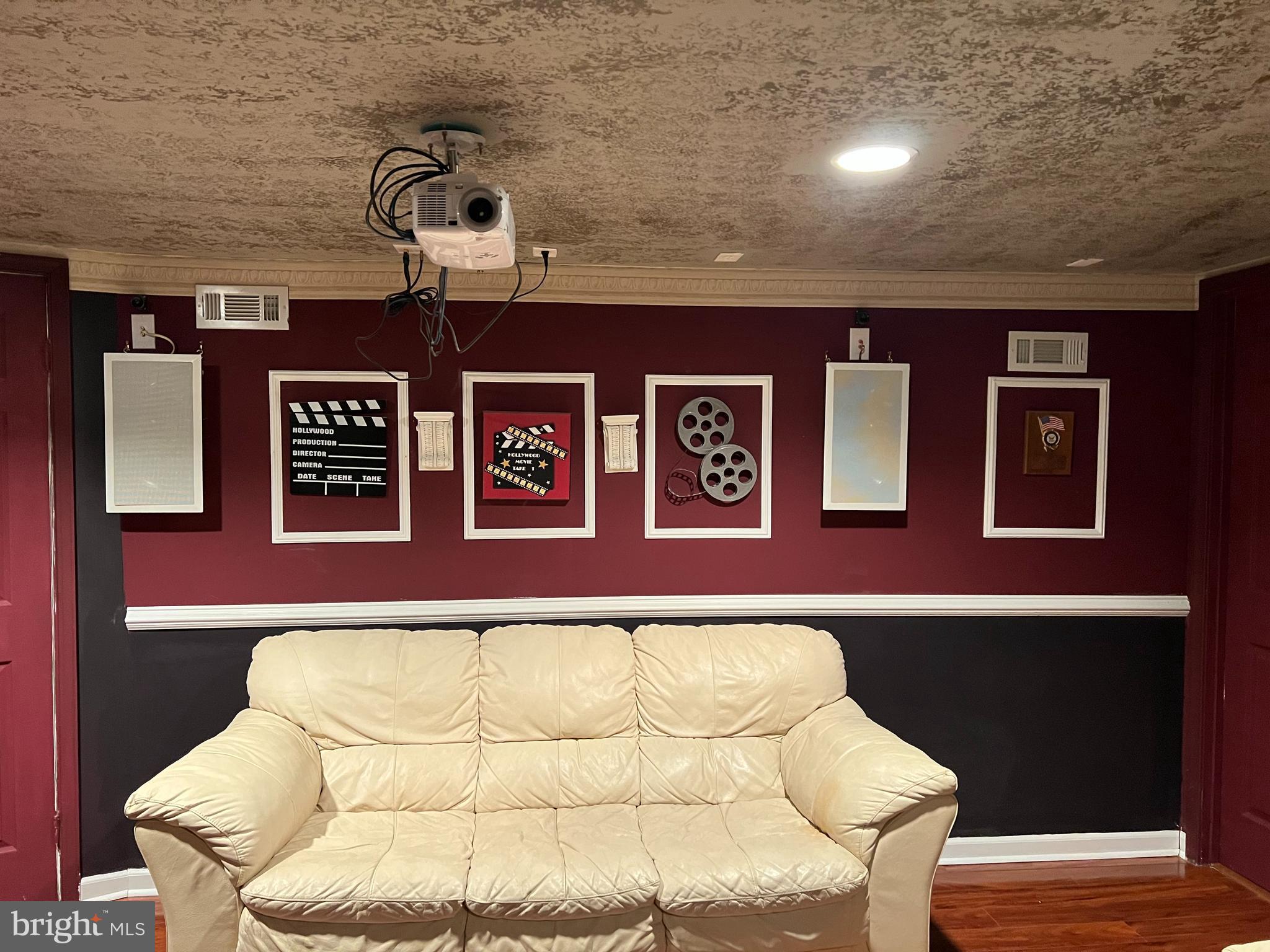 RIVER HILL - Residential