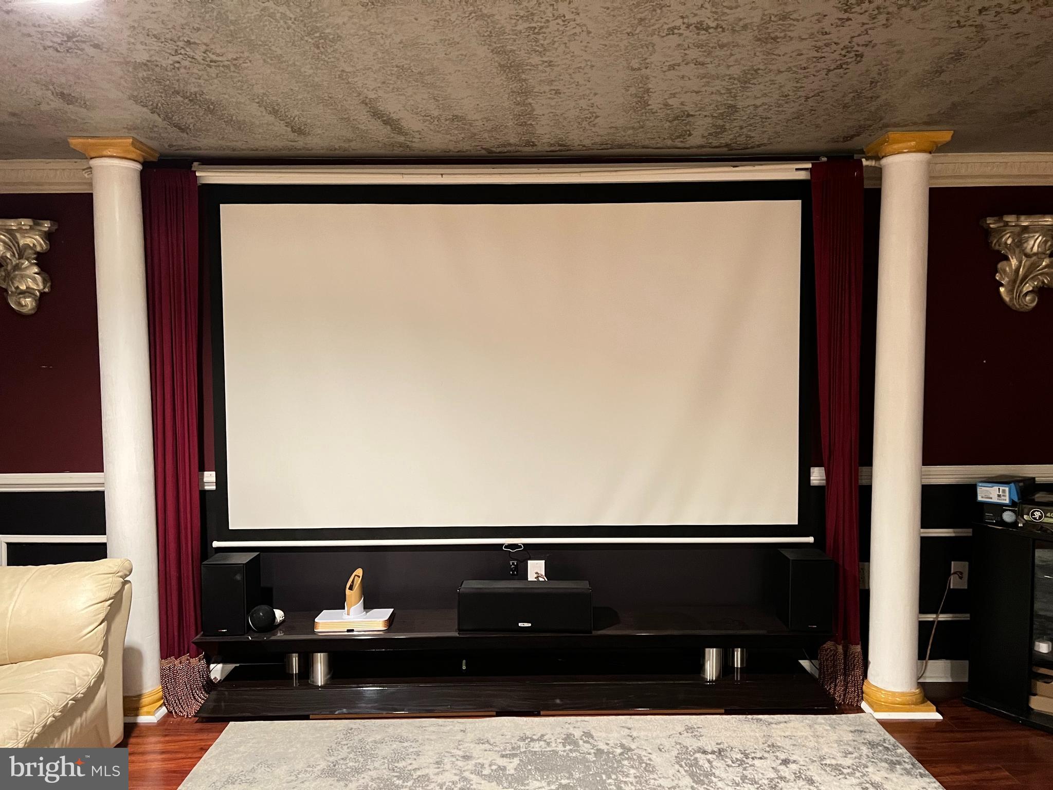 RIVER HILL - Residential