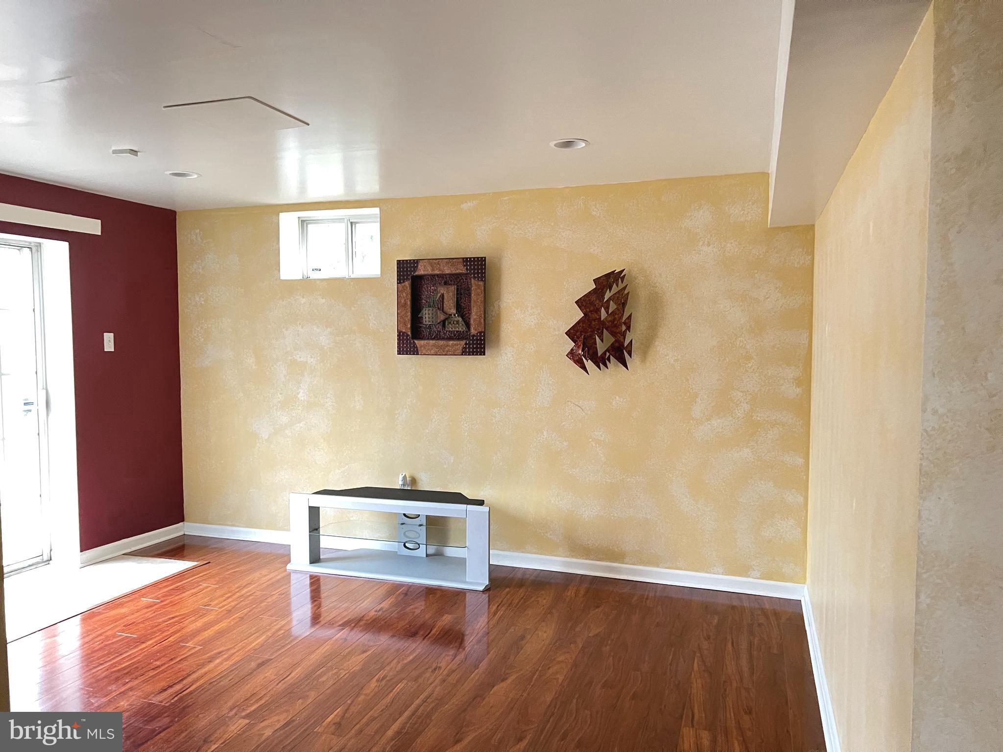 RIVER HILL - Residential