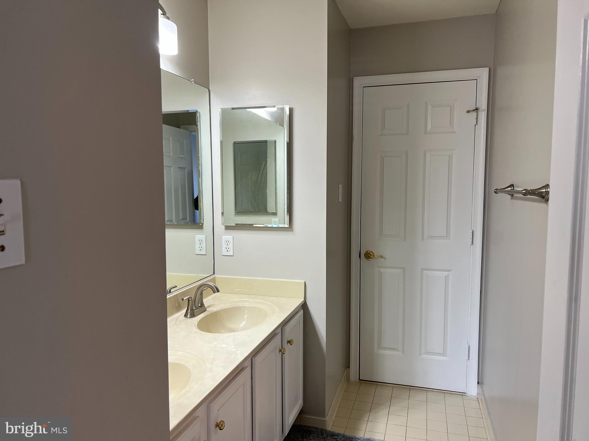 RIVER HILL - Residential