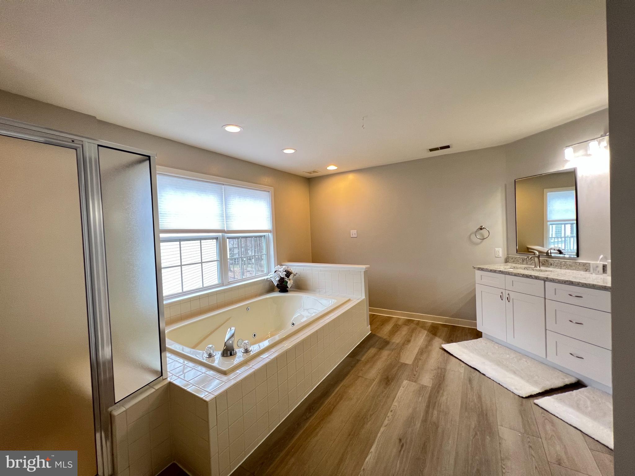 RIVER HILL - Residential