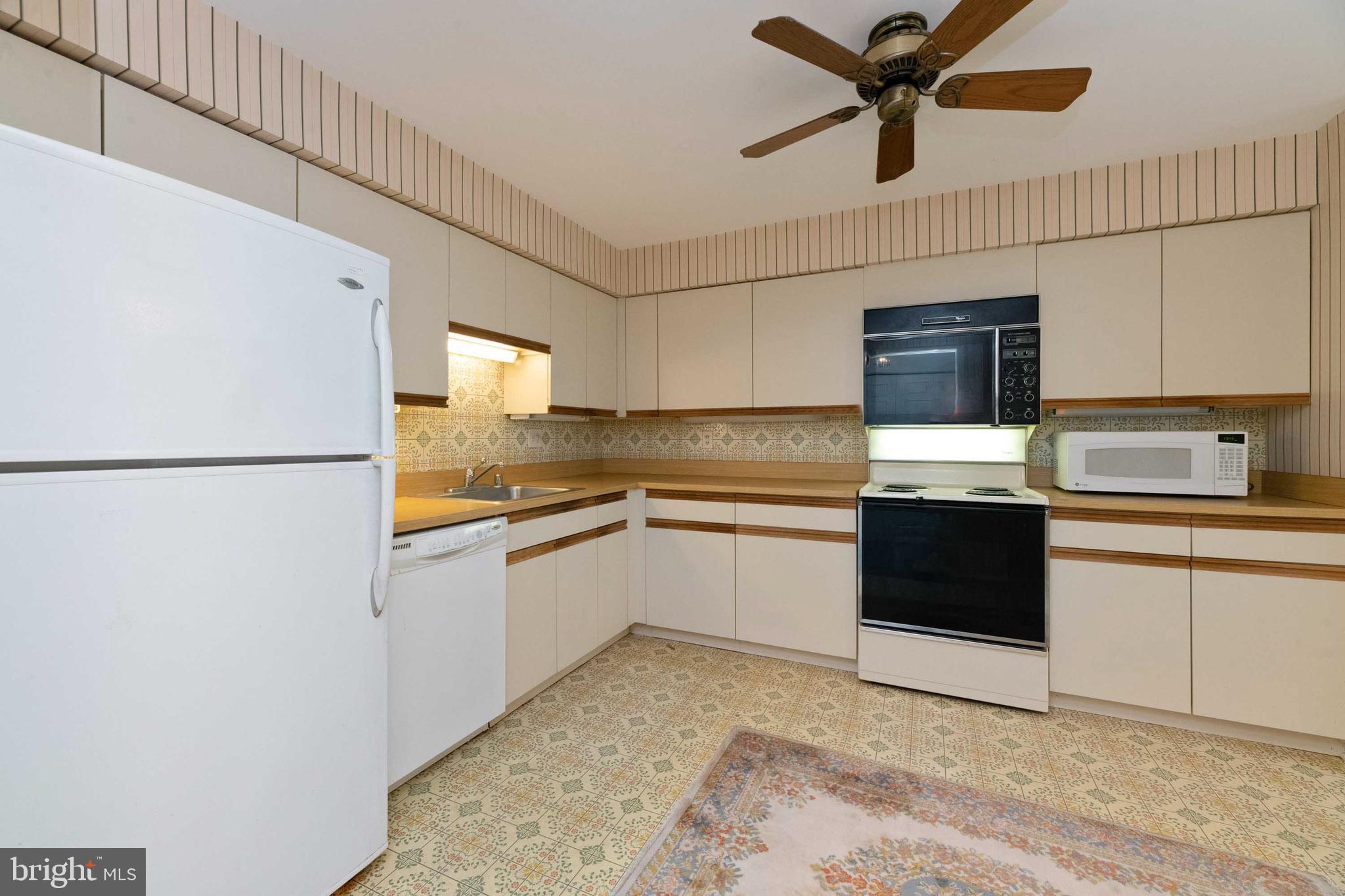 TOWSONGATE CONDOMINIUMS - Residential