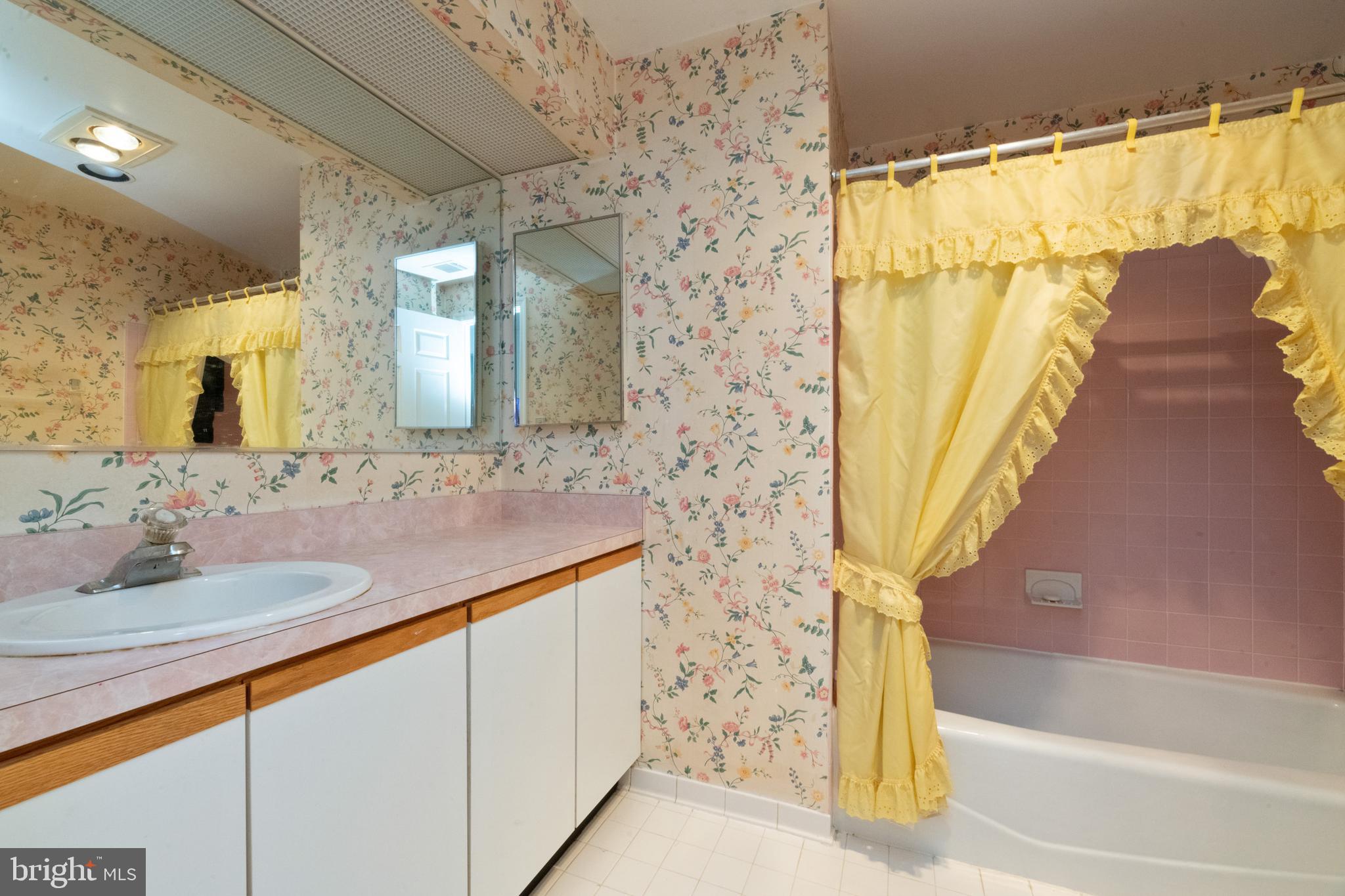 TOWSONGATE CONDOMINIUMS - Residential