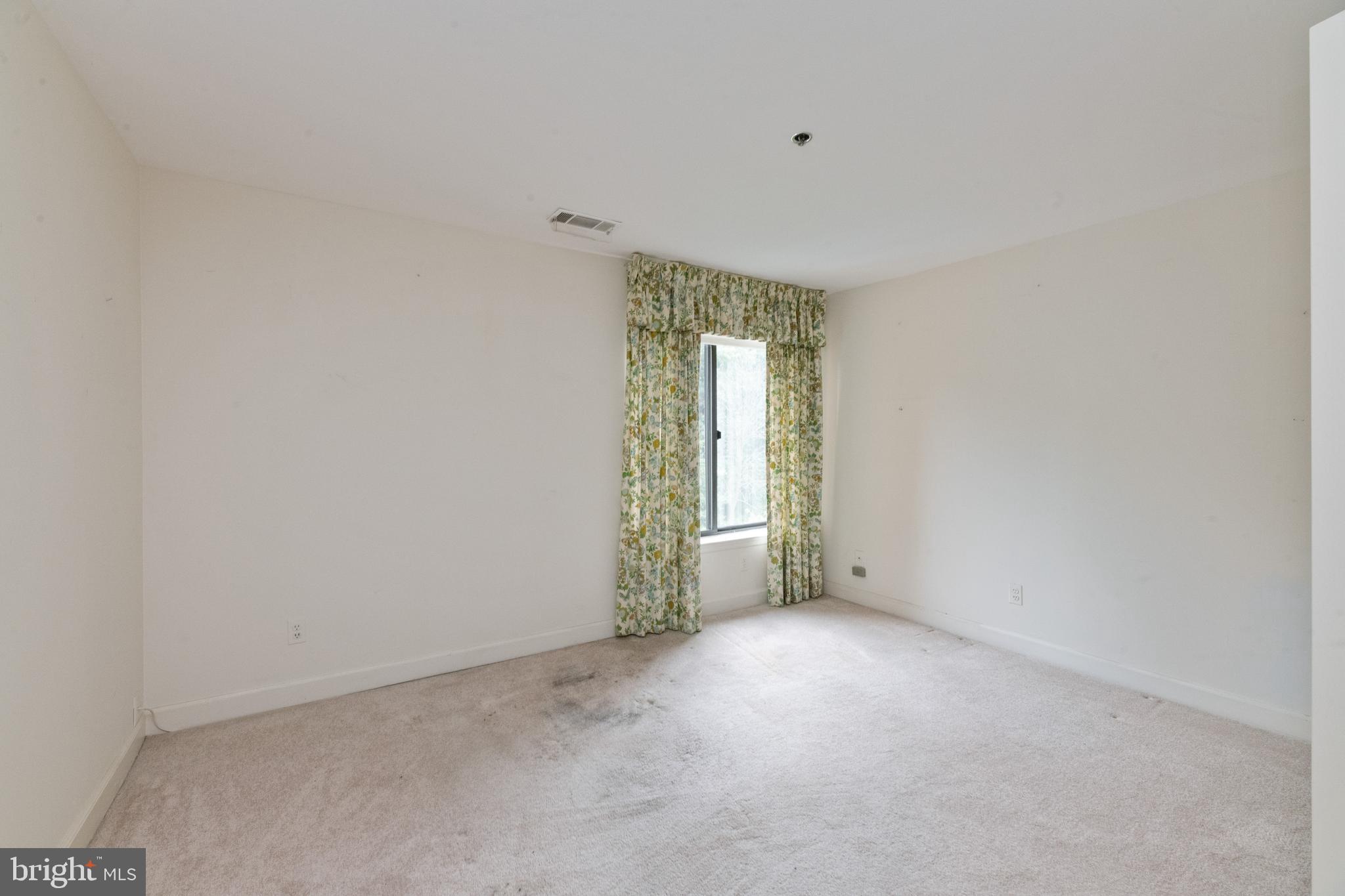 TOWSONGATE CONDOMINIUMS - Residential